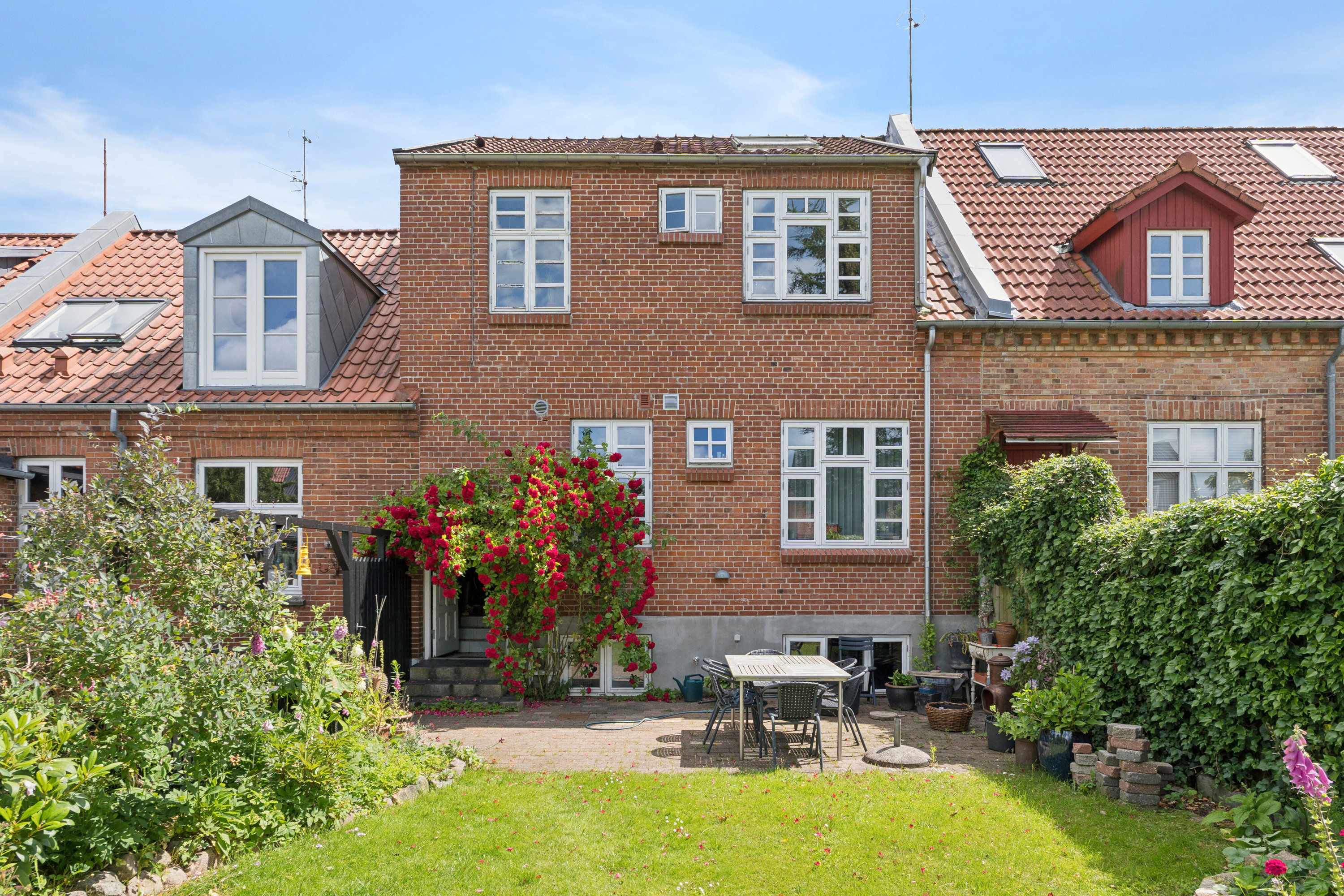 Fremhævet set fra haven billede i fuldskærmstilstand. Billede af Holbergsgade 18A, 1., 8600 Silkeborg