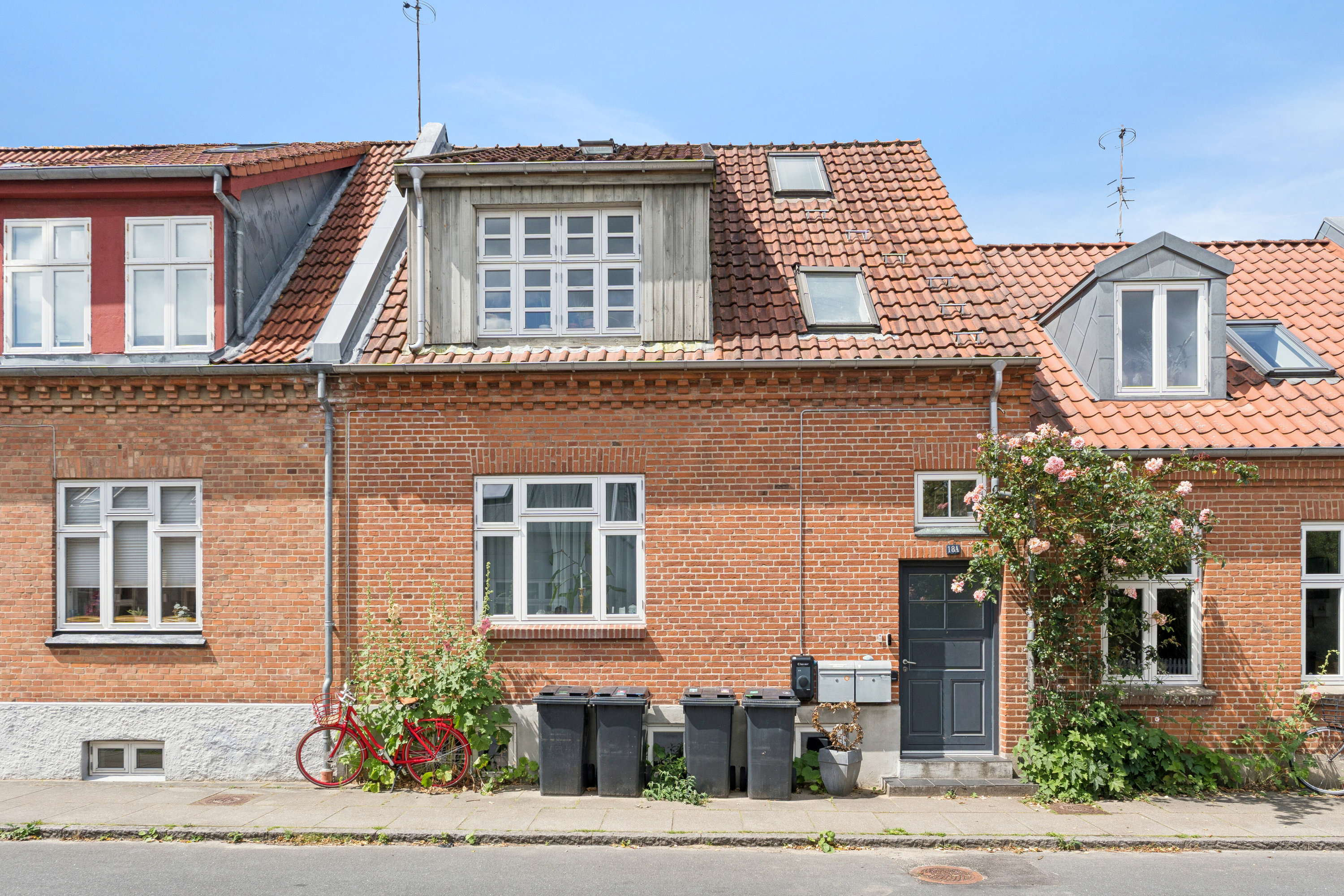 Fremhævet set fra vejen billede i fuldskærmstilstand. Billede af Holbergsgade 18A, 1., 8600 Silkeborg