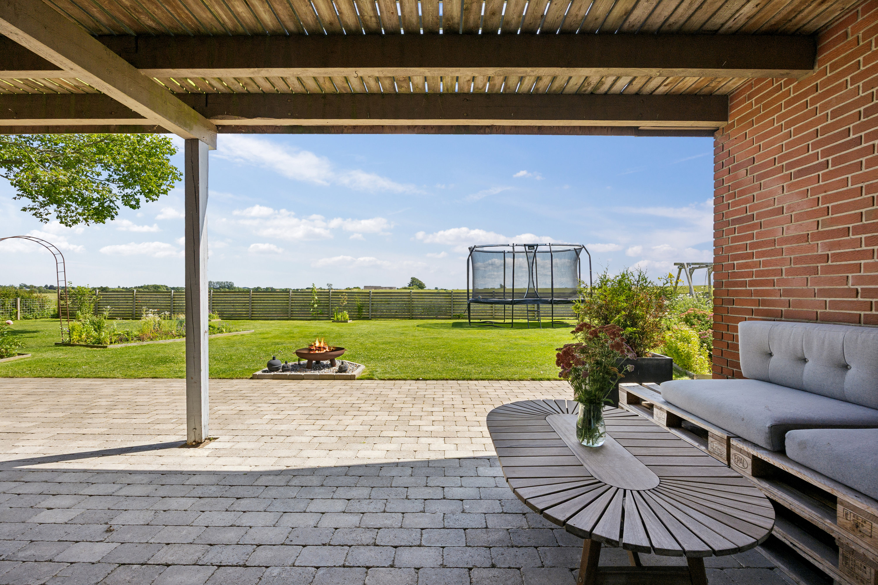 Fremhævet terrasse billede i fuldskærmstilstand. Billede af Gummersmarkvej 18, 4632 Bjæverskov