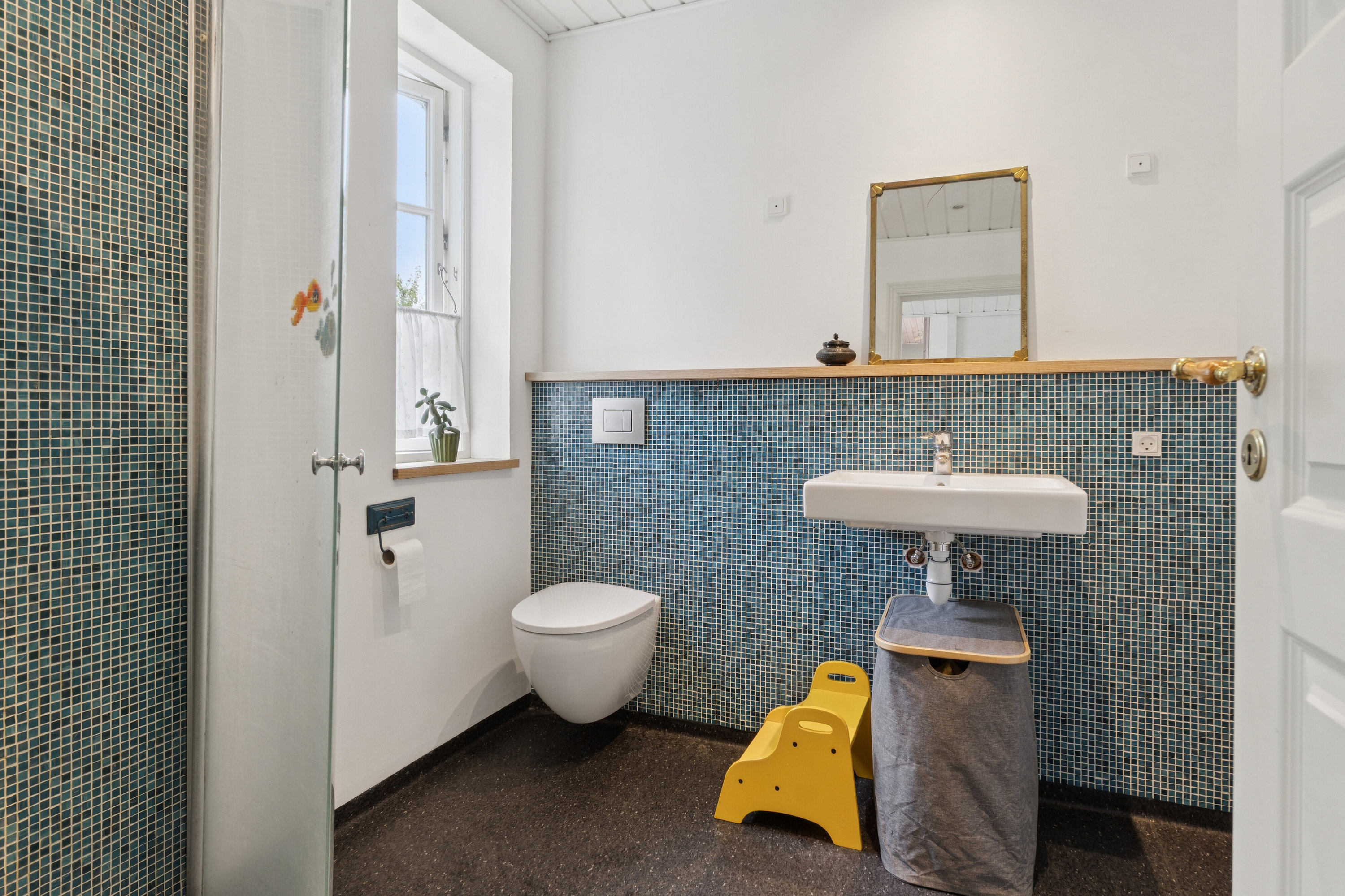 Fremhævet badeværelse billede i fuldskærmstilstand. Billede af Hestehavevej 78, 4720 Præstø