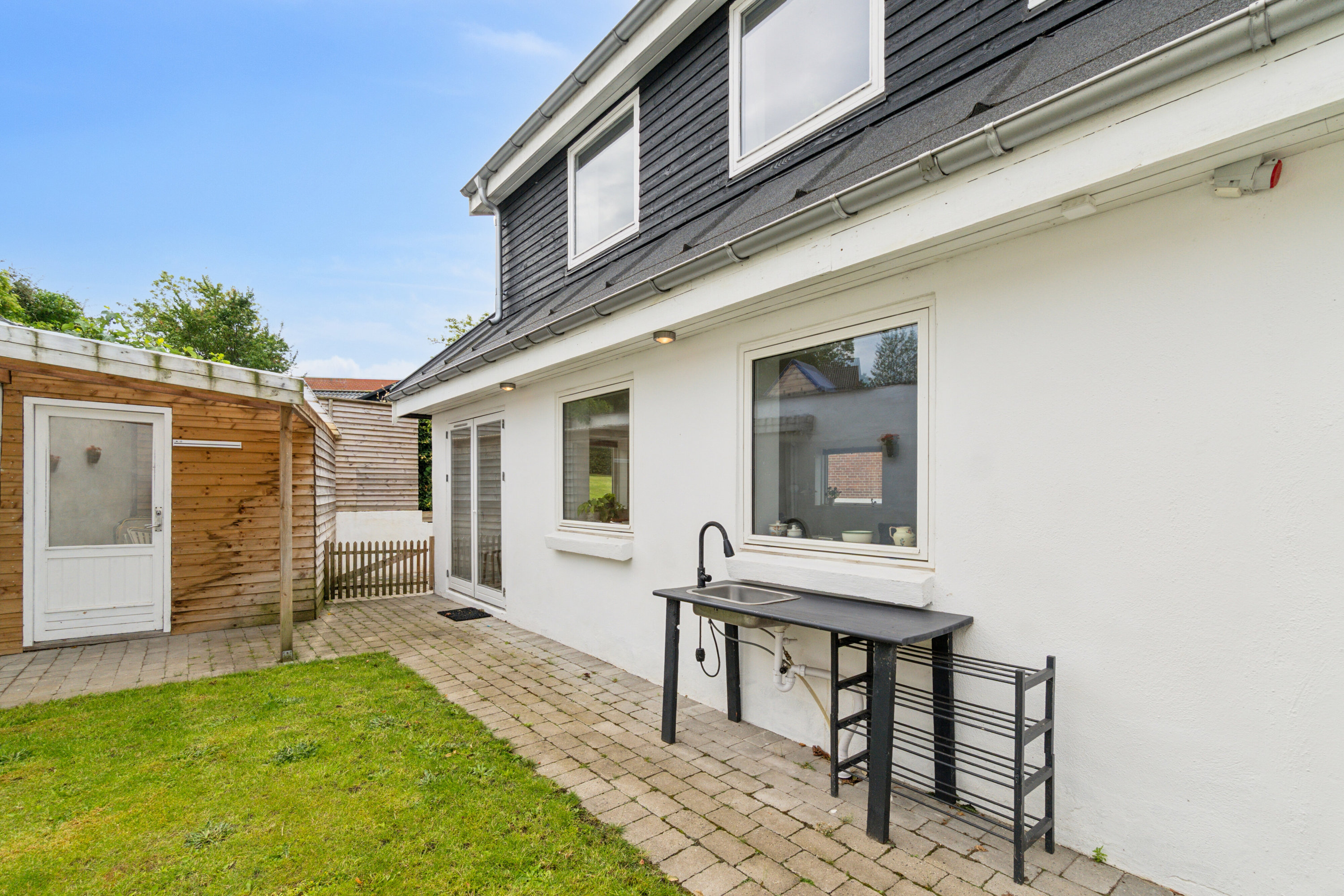 Fremhævet set fra haven billede i fuldskærmstilstand. Billede af Bredgade 57, 8340 Malling