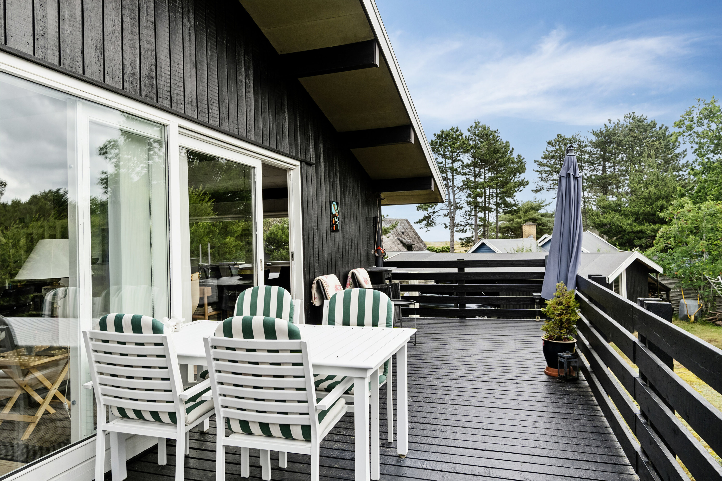 Fremhævet terrasse billede i fuldskærmstilstand. Billede af Vibo Strandvej 11, 4500 Nykøbing Sj