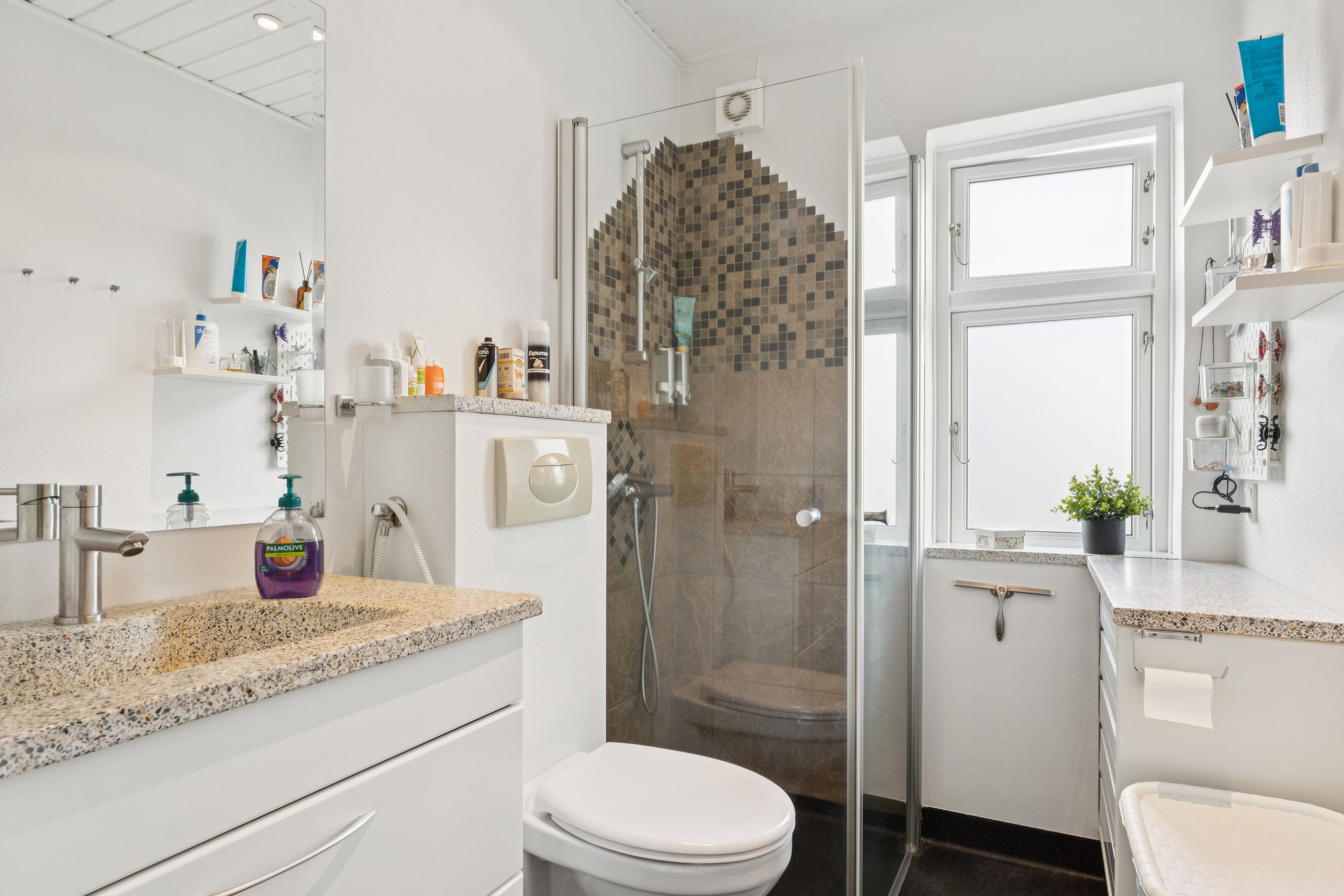 Fremhævet badeværelse billede i fuldskærmstilstand. Billede af Frederiksberggade 53, 8600 Silkeborg