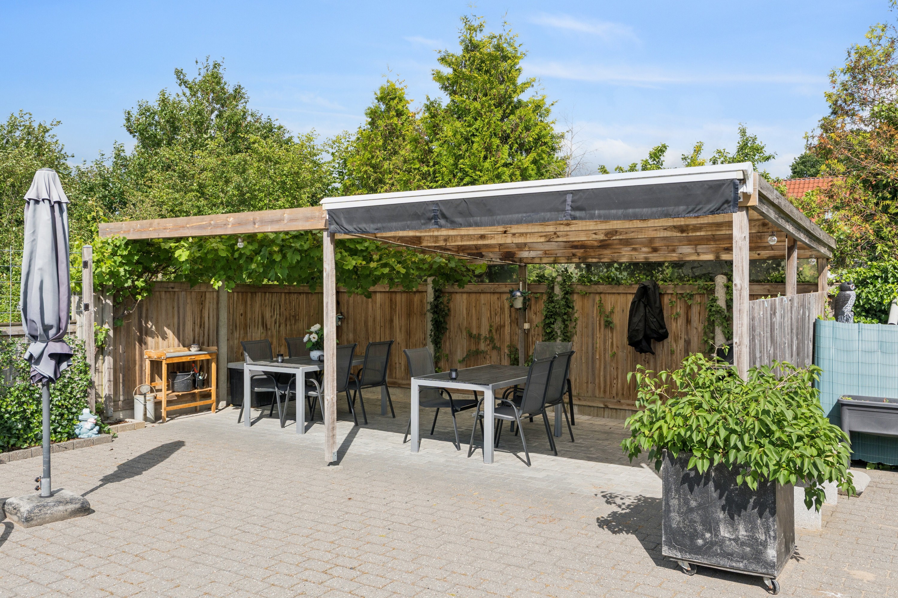 Fremhævet overdækket terrasse billede i fuldskærmstilstand. Billede af Frederiksberggade 53, 8600 Silkeborg