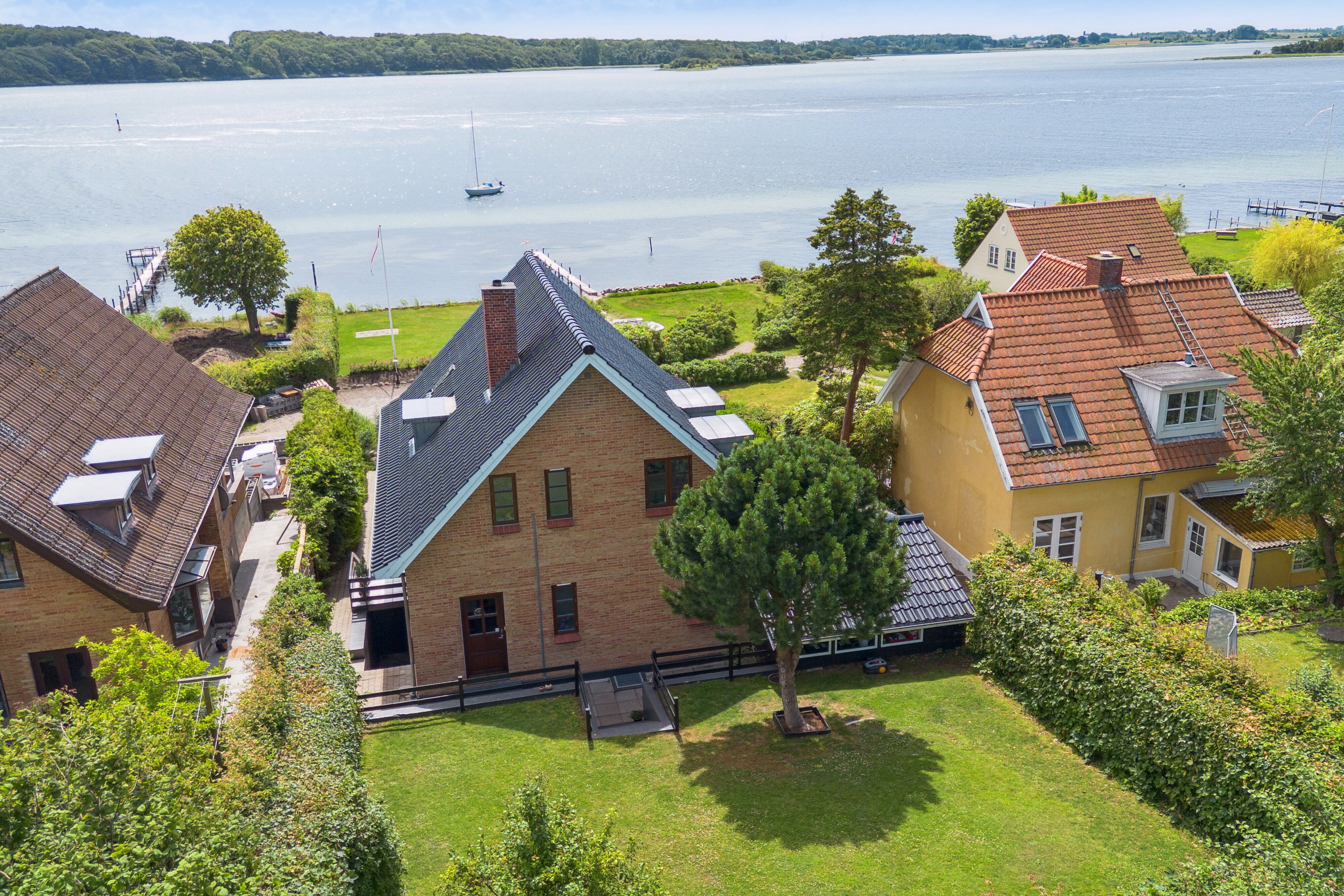 Fremhævet udendørs billede i fuldskærmstilstand. Billede af Sætting Strandvej 32, 5700 Svendborg