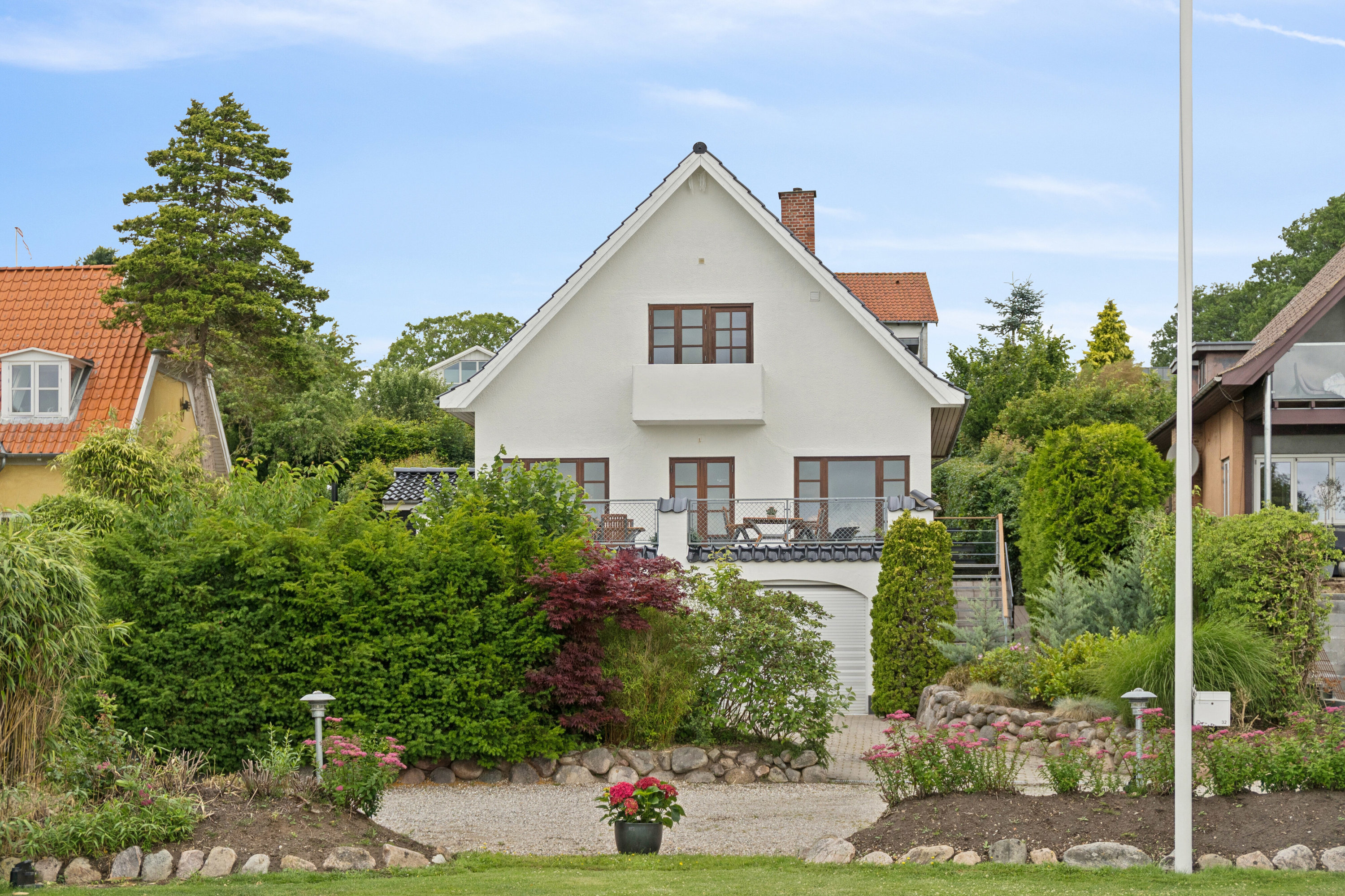 Fremhævet set fra haven billede i fuldskærmstilstand. Billede af Sætting Strandvej 32, 5700 Svendborg