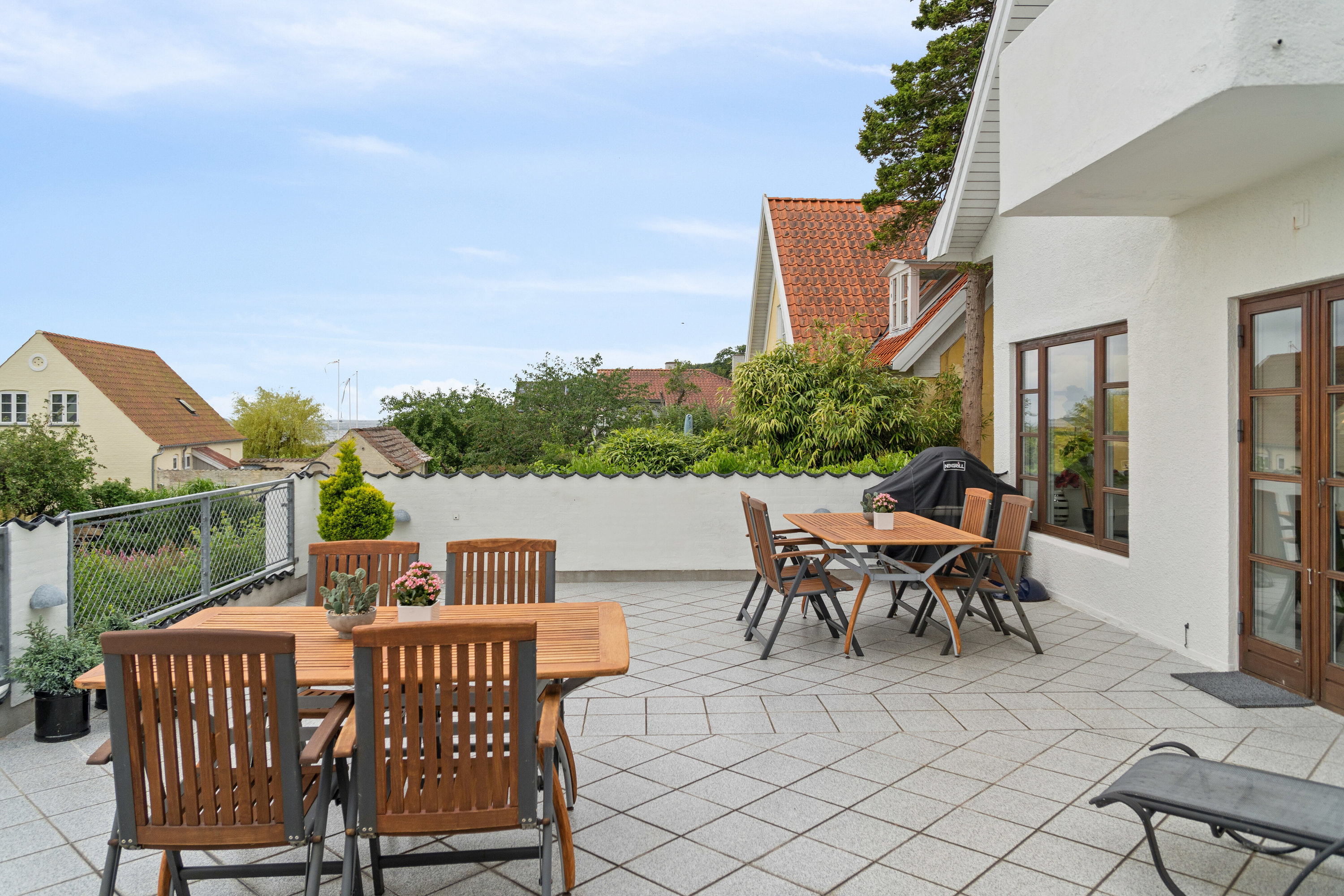 Fremhævet terrasse billede i fuldskærmstilstand. Billede af Sætting Strandvej 32, 5700 Svendborg