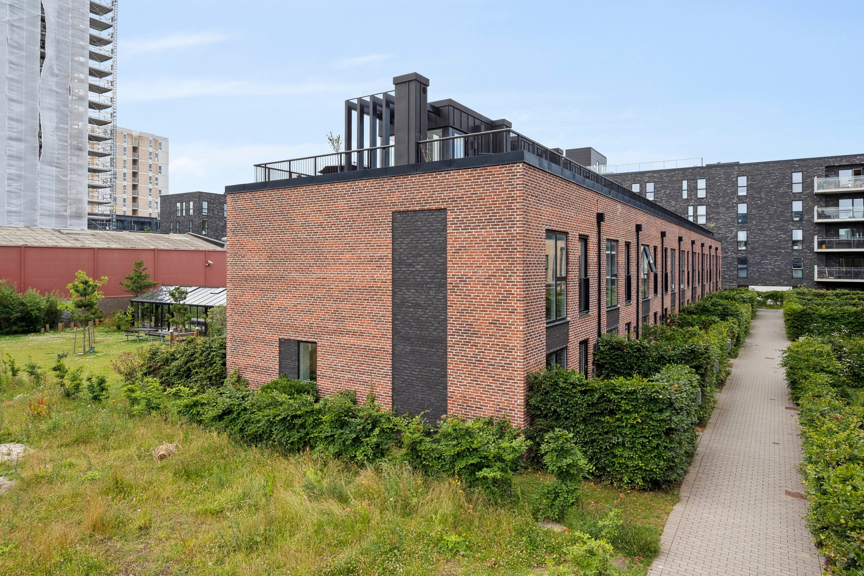 Fremhævet set fra vejen billede i fuldskærmstilstand. Billede af Amager Strandvej 118A, 2300 København S