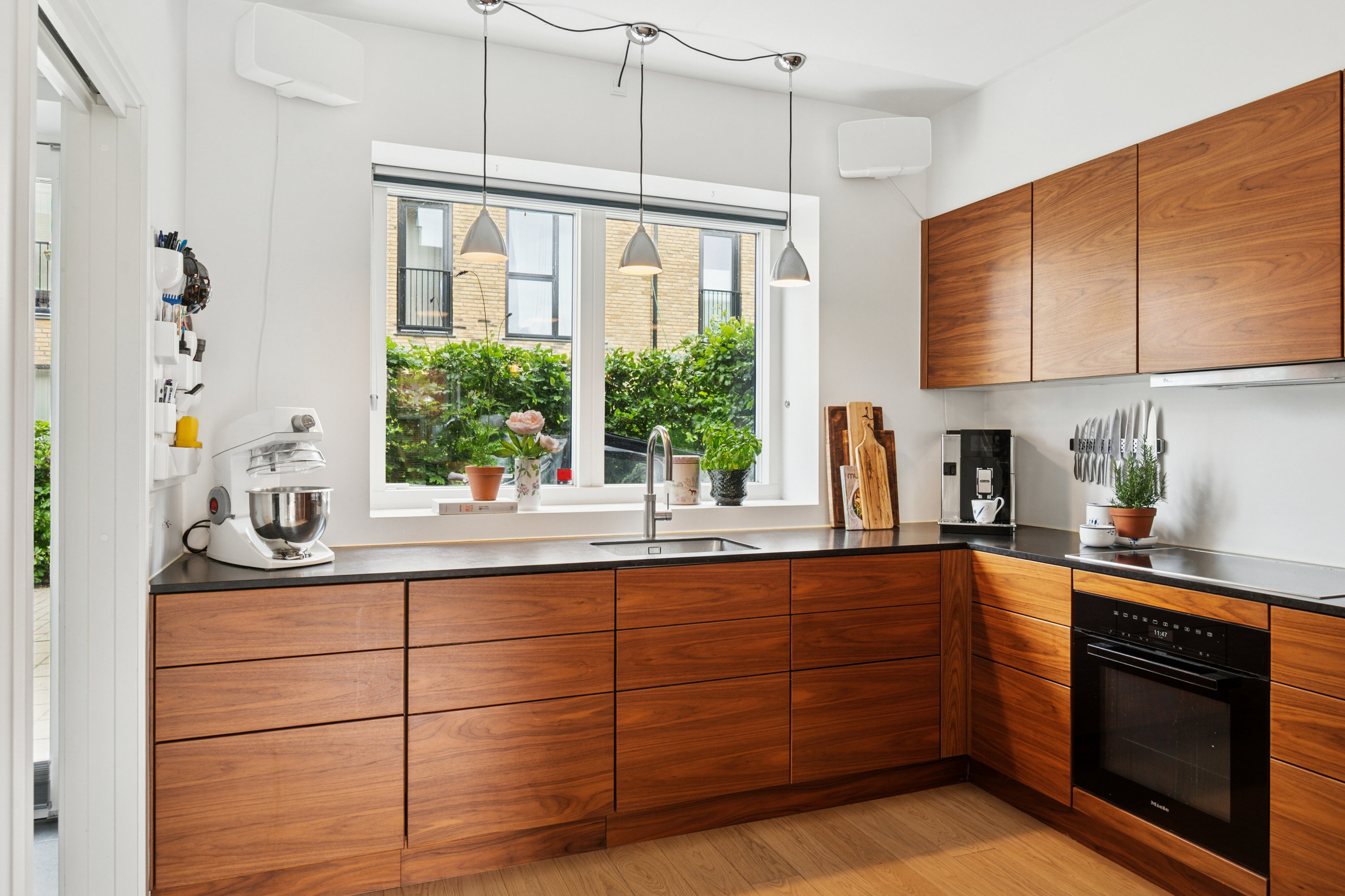 Fremhævet køkken billede i fuldskærmstilstand. Billede af Amager Strandvej 118A, 2300 København S