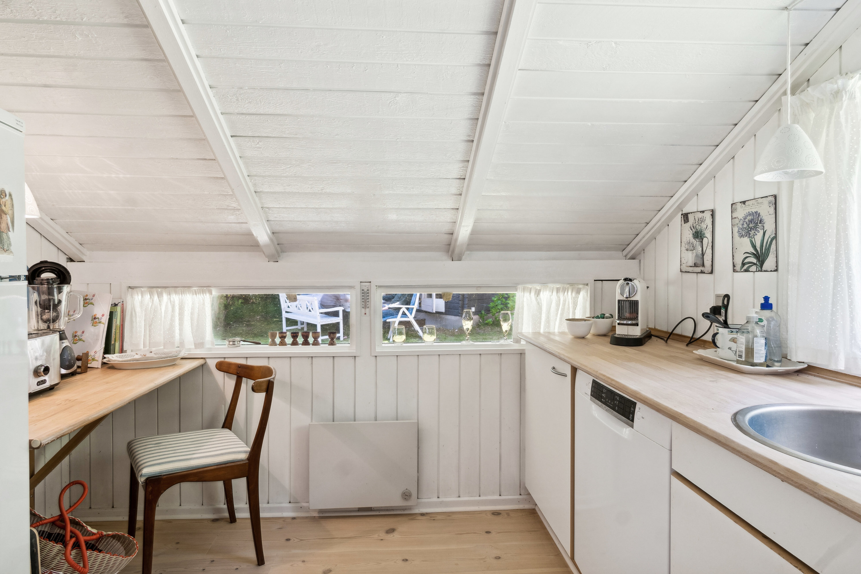 Fremhævet køkken billede i fuldskærmstilstand. Billede af Nåletræsvænget 5, 4581 Rørvig