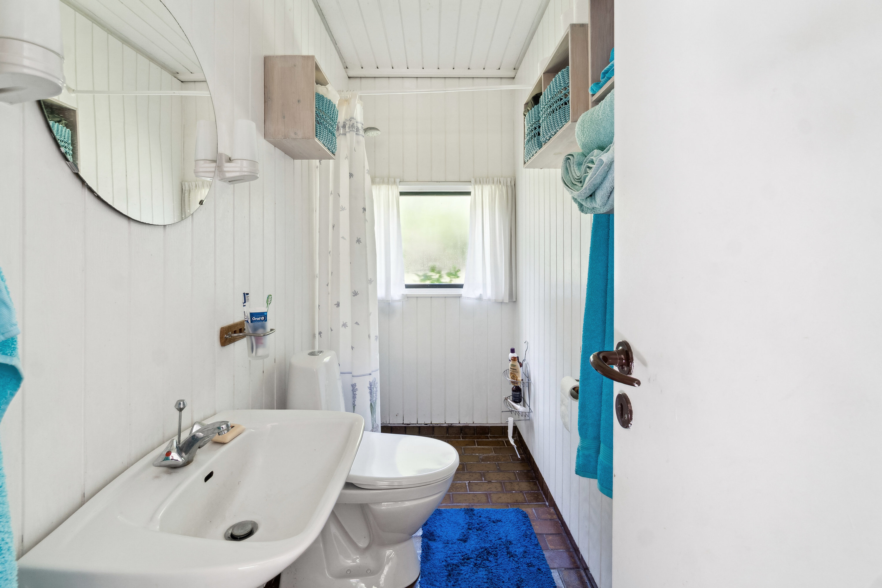 Fremhævet badeværelse billede i fuldskærmstilstand. Billede af Nåletræsvænget 5, 4581 Rørvig