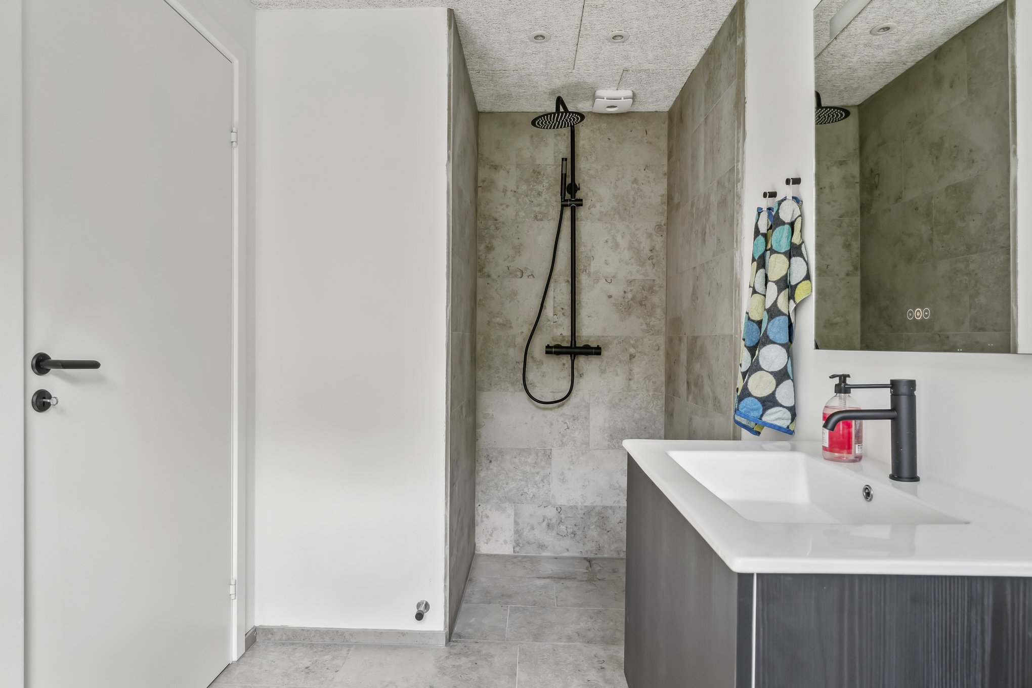 Fremhævet badeværelse billede i fuldskærmstilstand. Billede af Munkdrupvej 10, 8960 Randers SØ