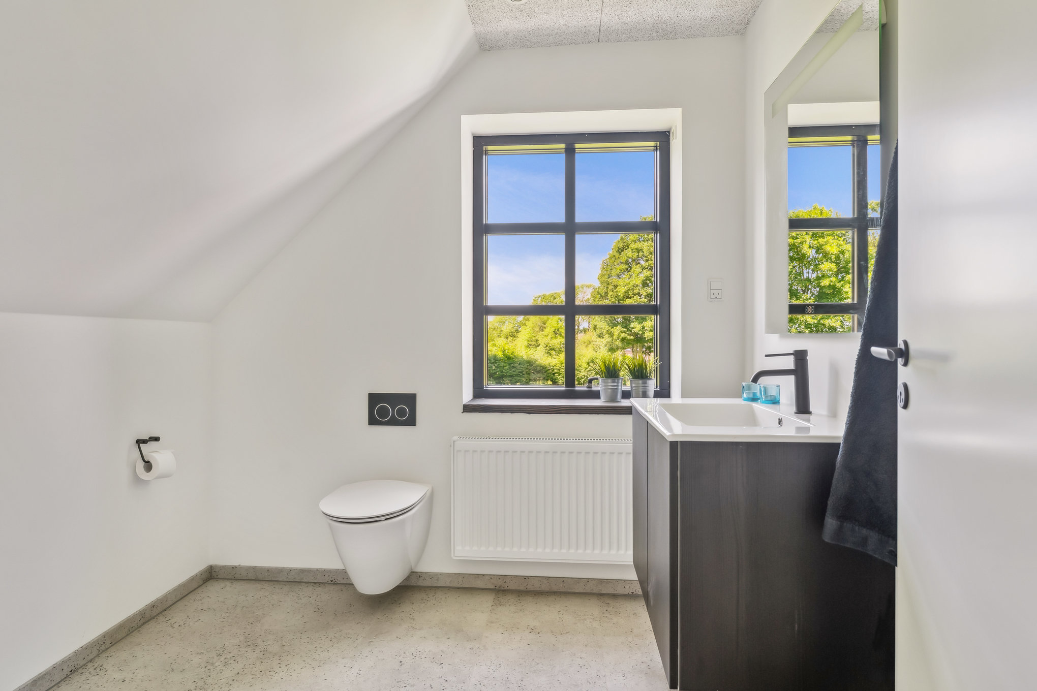 Fremhævet badeværelse billede i fuldskærmstilstand. Billede af Munkdrupvej 10, 8960 Randers SØ