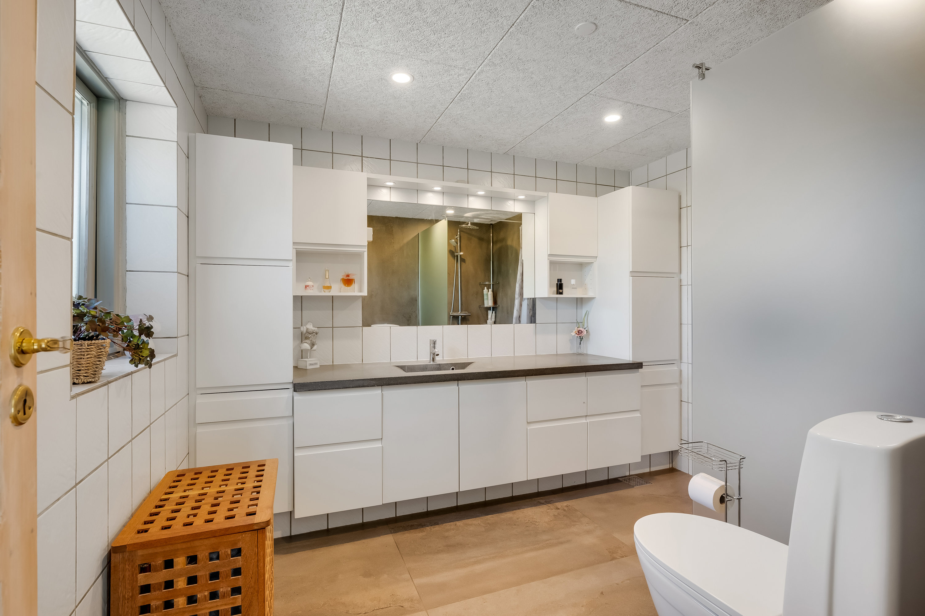 Fremhævet badeværelse billede i fuldskærmstilstand. Billede af Kræmmergårdvej 42, Møborg, 7660 Bækmarksbro