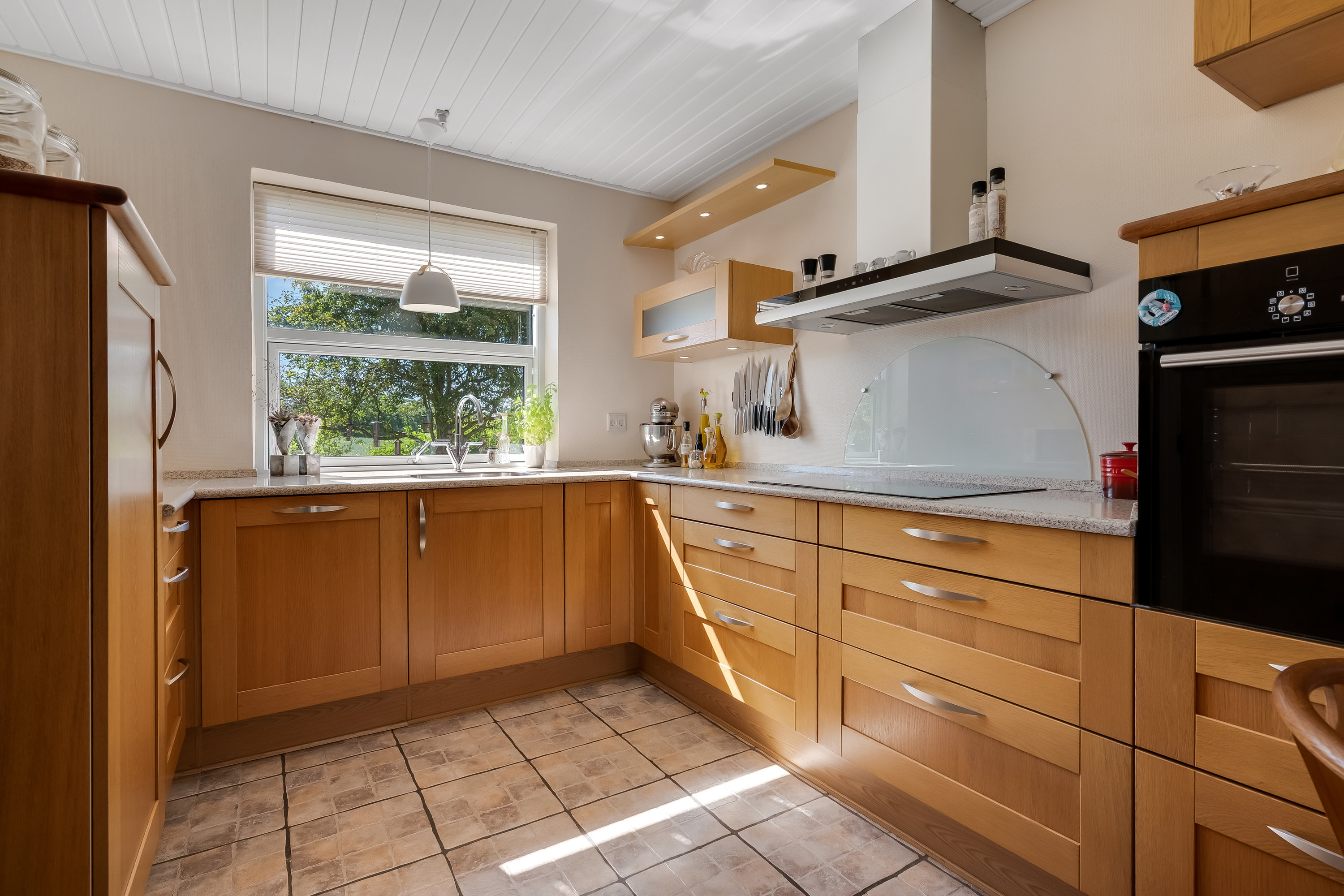 Fremhævet køkken billede i fuldskærmstilstand. Billede af Kræmmergårdvej 42, Møborg, 7660 Bækmarksbro