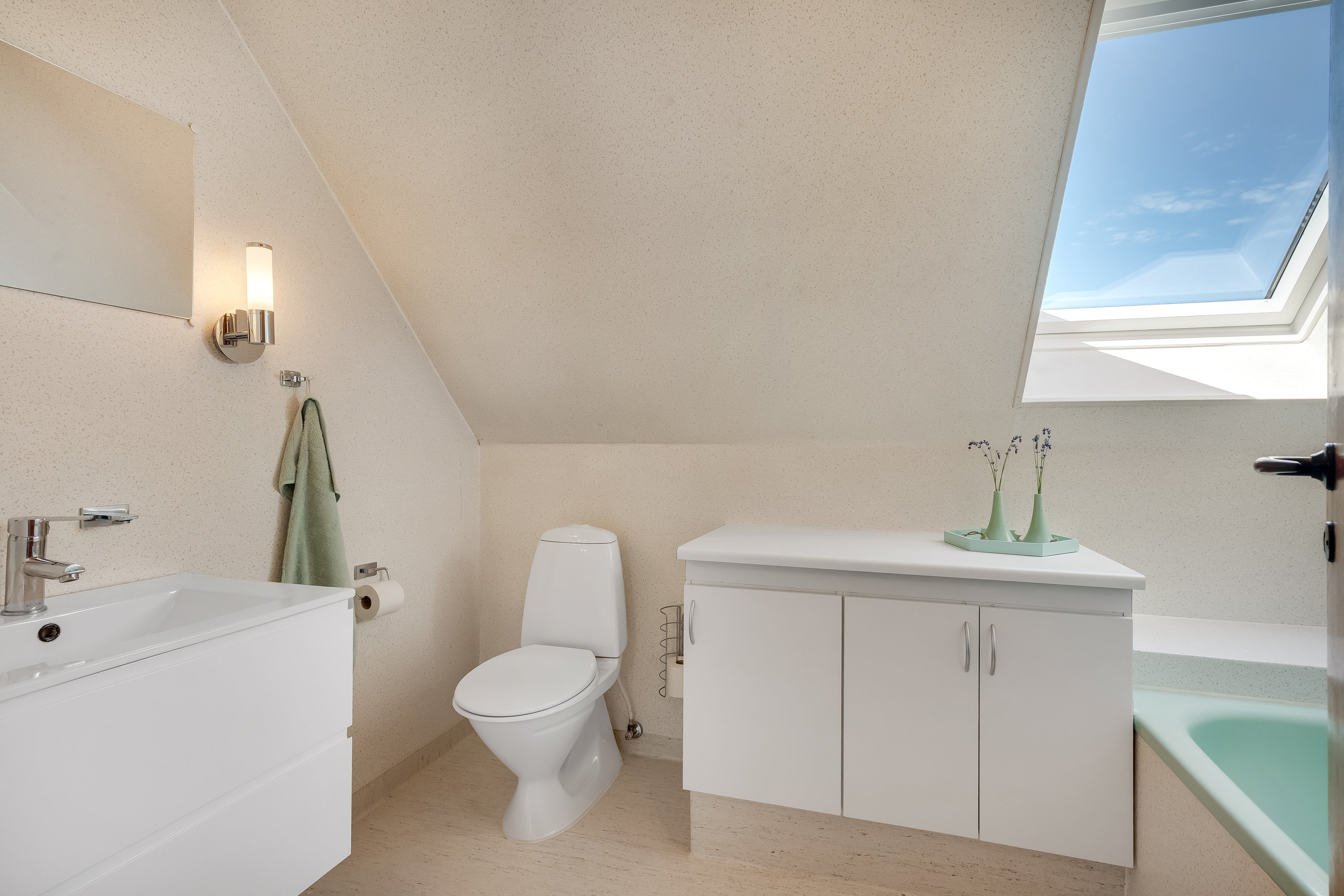 Fremhævet badeværelse billede i fuldskærmstilstand. Billede af Solbakkevej 8, Nørlem, 7620 Lemvig