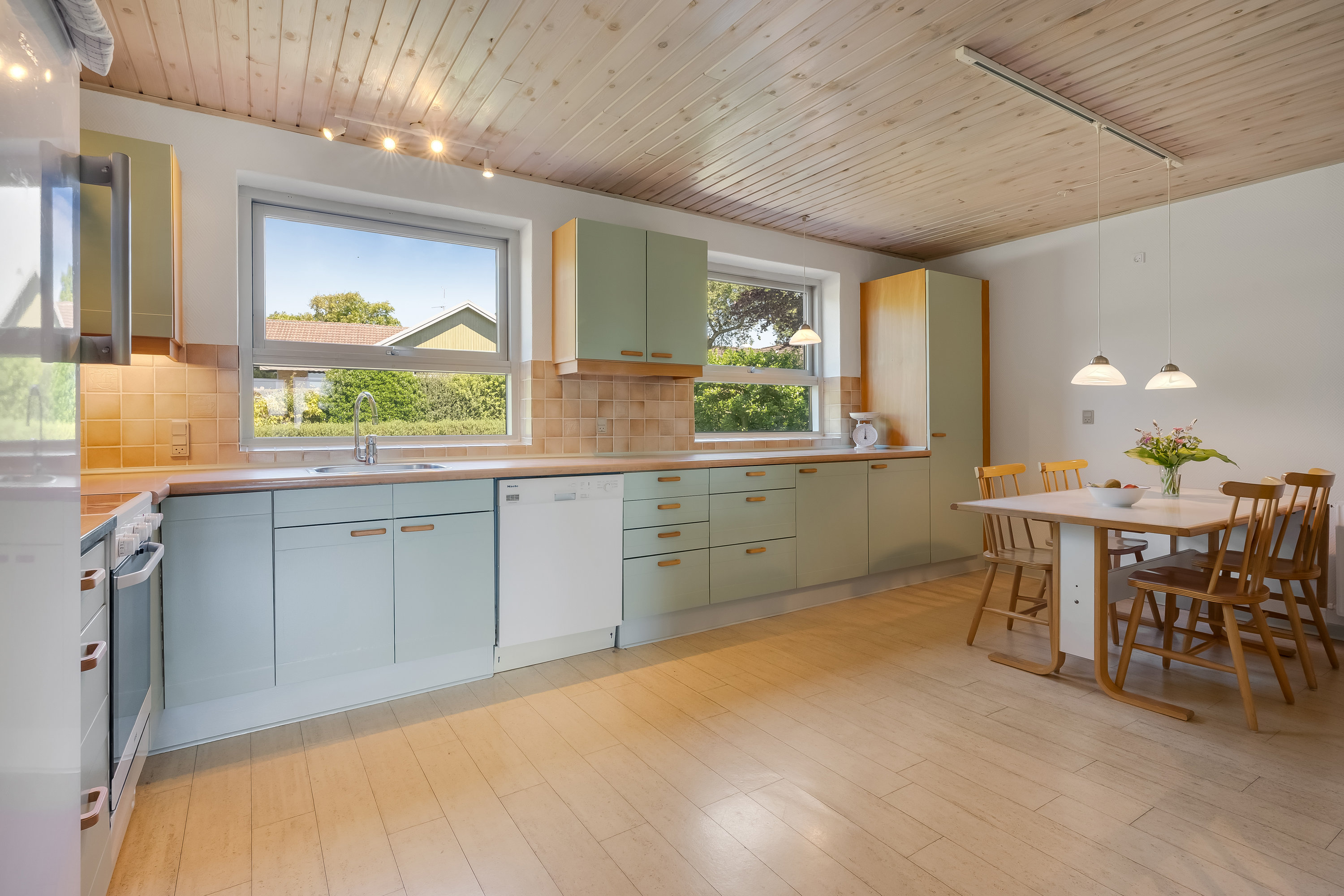 Fremhævet køkken billede i fuldskærmstilstand. Billede af Solbakkevej 8, Nørlem, 7620 Lemvig