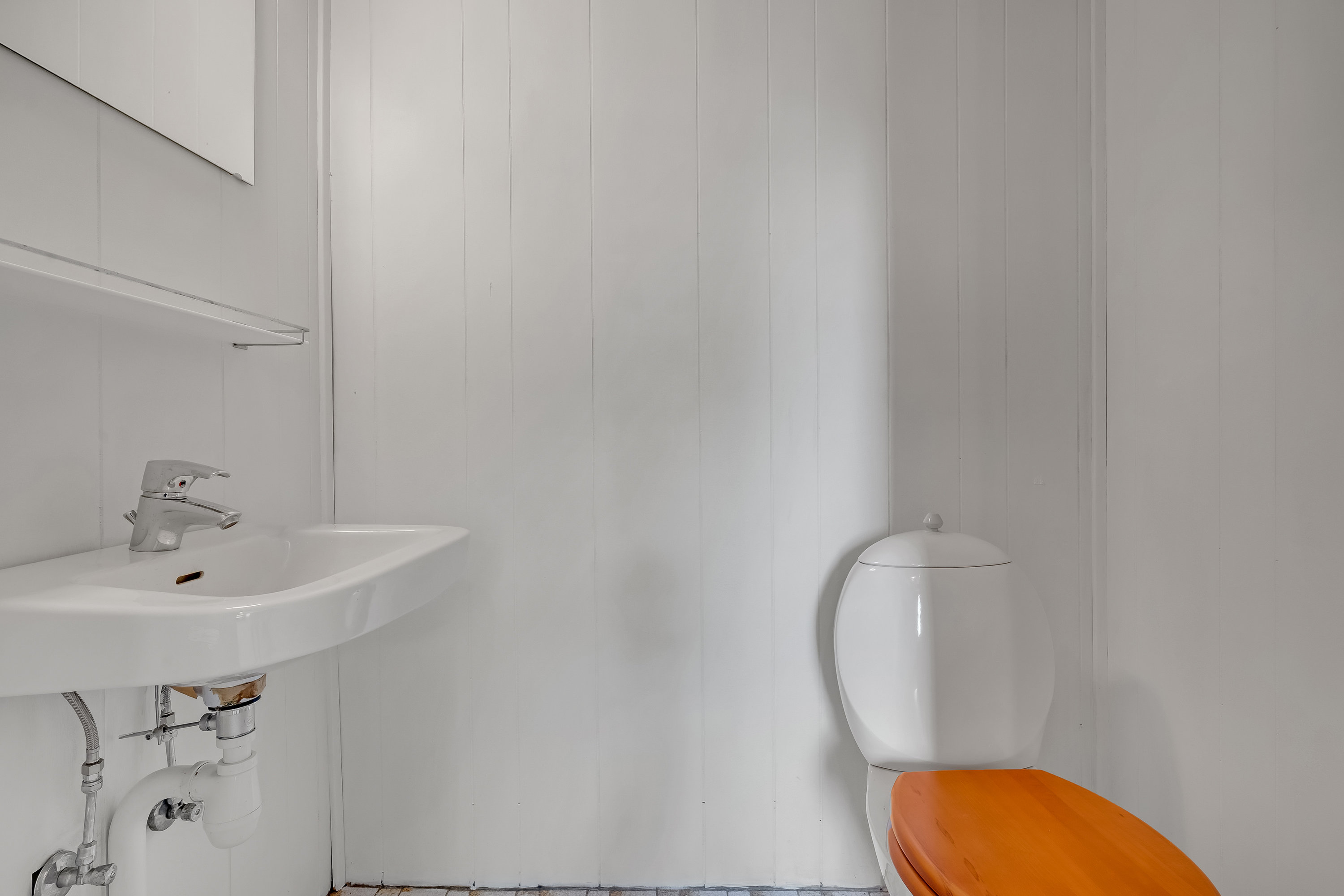 Fremhævet toilet billede i fuldskærmstilstand. Billede af Solbakkevej 8, Nørlem, 7620 Lemvig