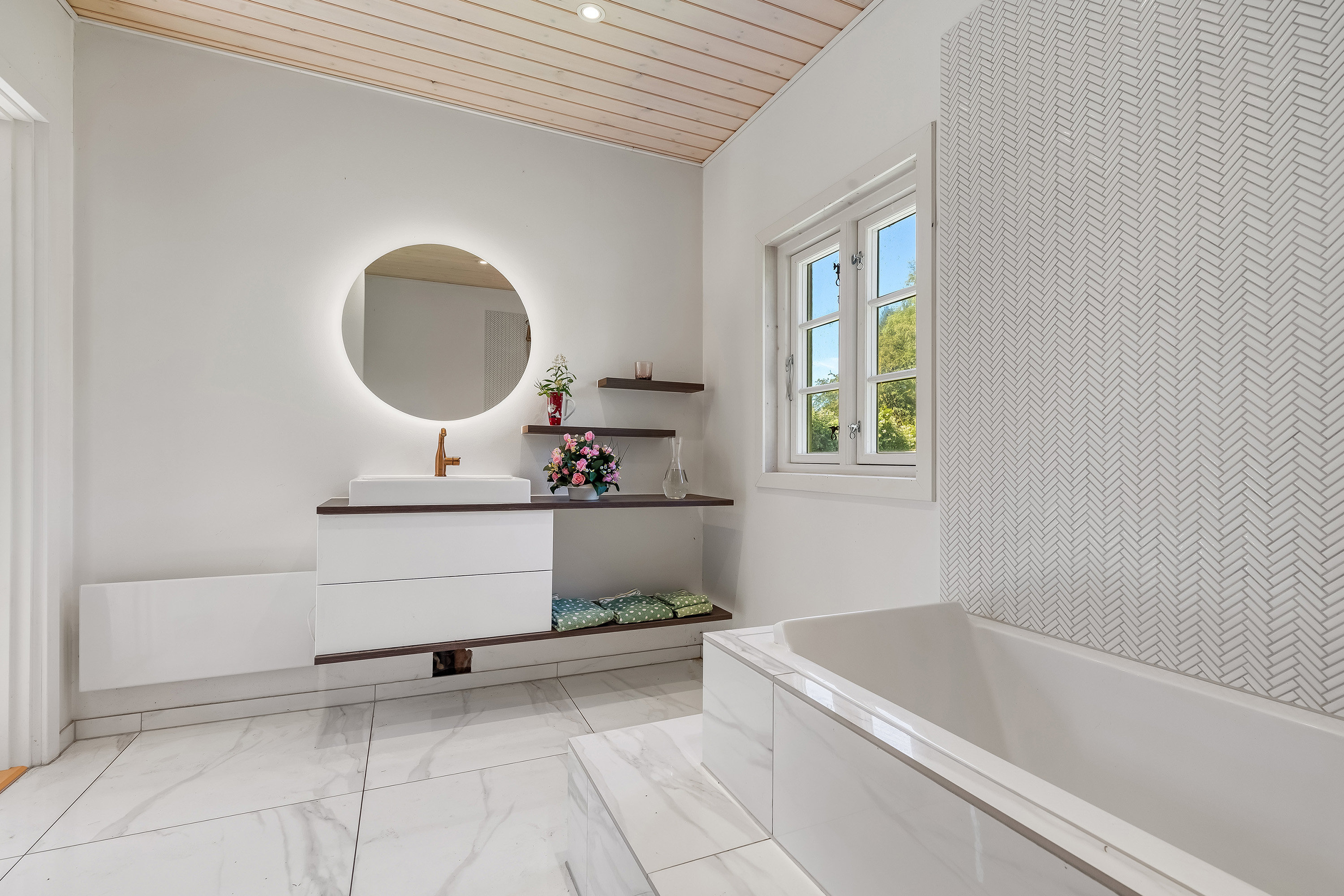 Fremhævet badeværelse billede i fuldskærmstilstand. Billede af Hyldeager 11, Over Draaby Strand, 3630 Jægerspris