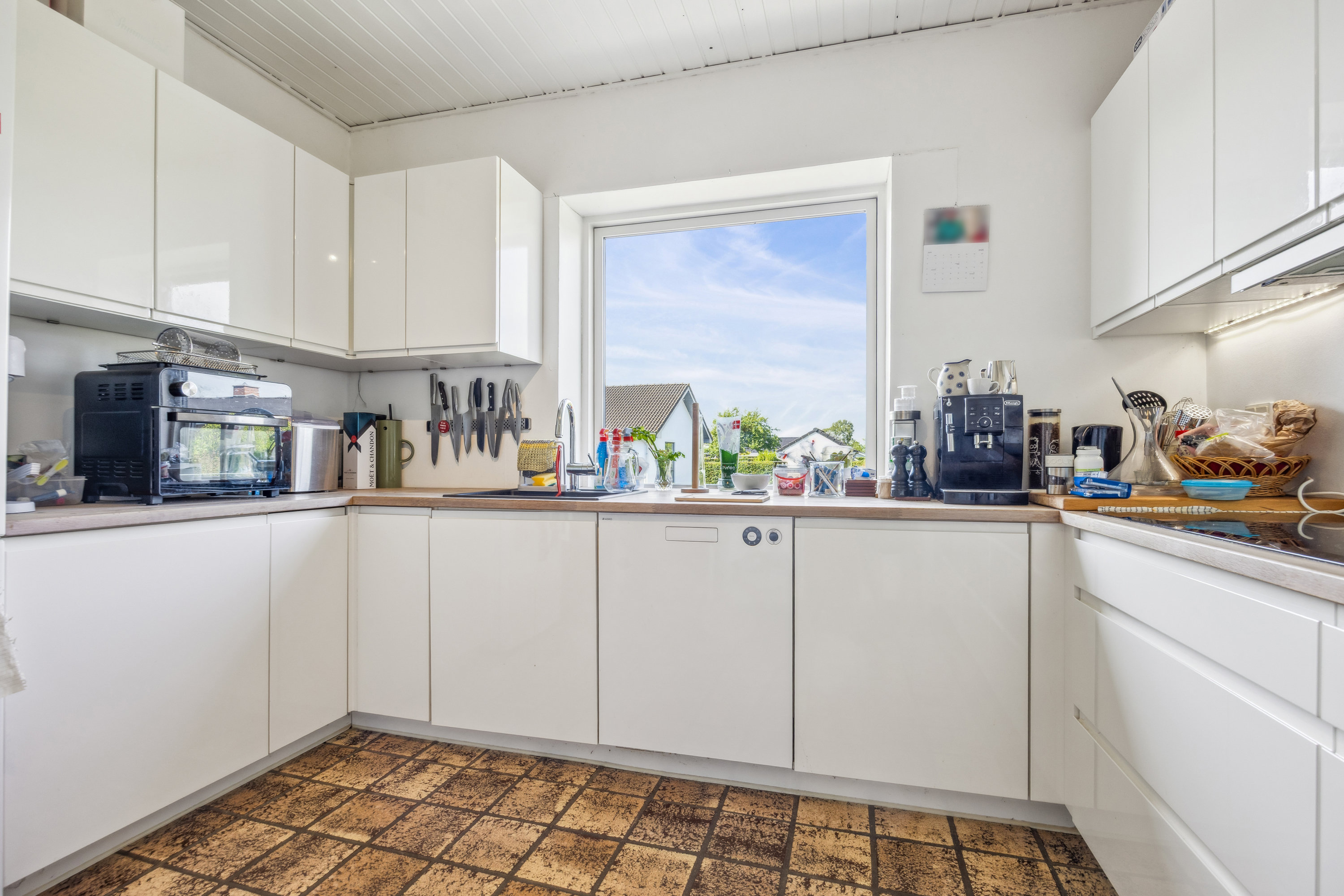 Fremhævet køkken billede i fuldskærmstilstand. Billede af Ellebæk 10, 9400 Nørresundby