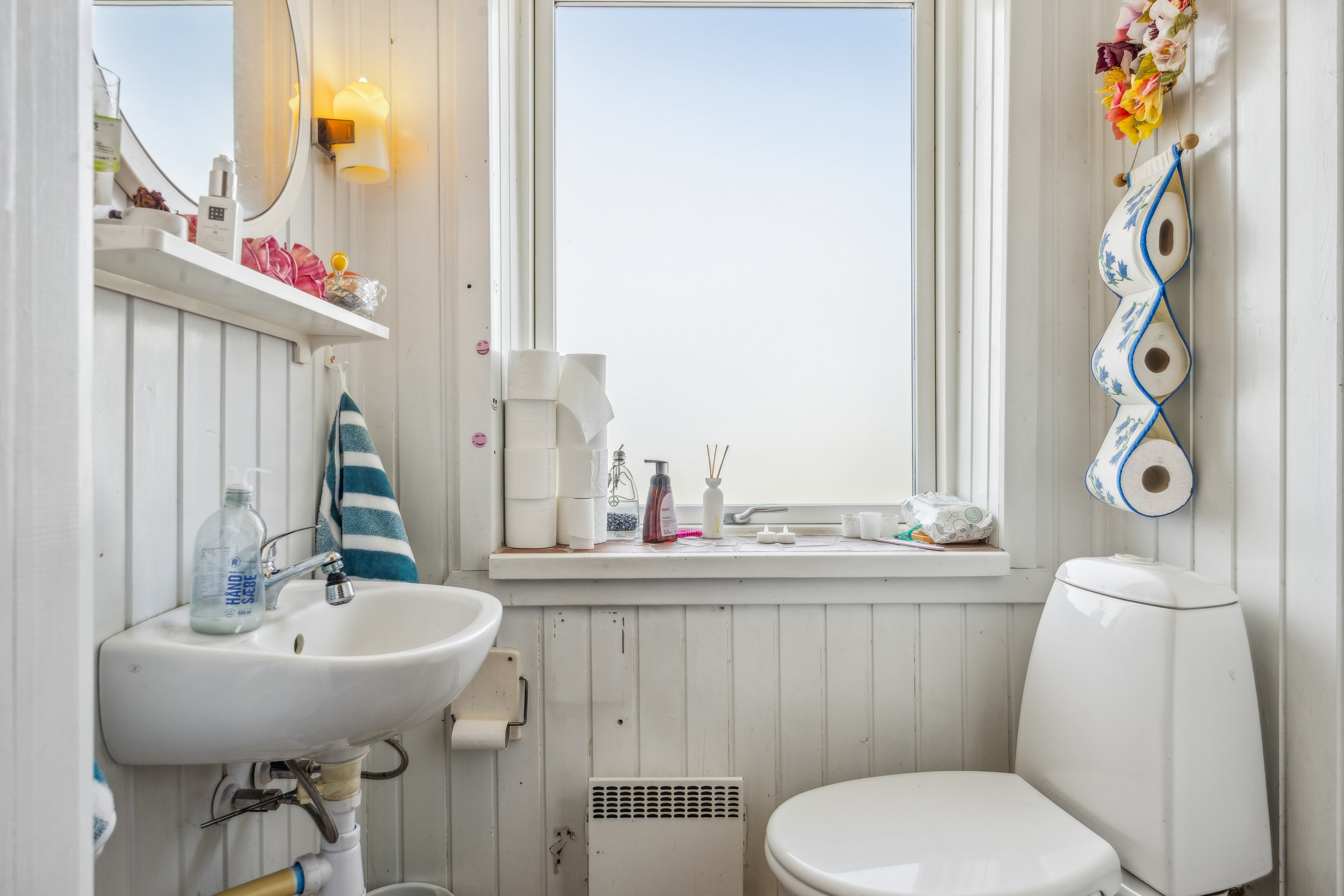 Fremhævet badeværelse billede i fuldskærmstilstand. Billede af Ellebæk 10, 9400 Nørresundby