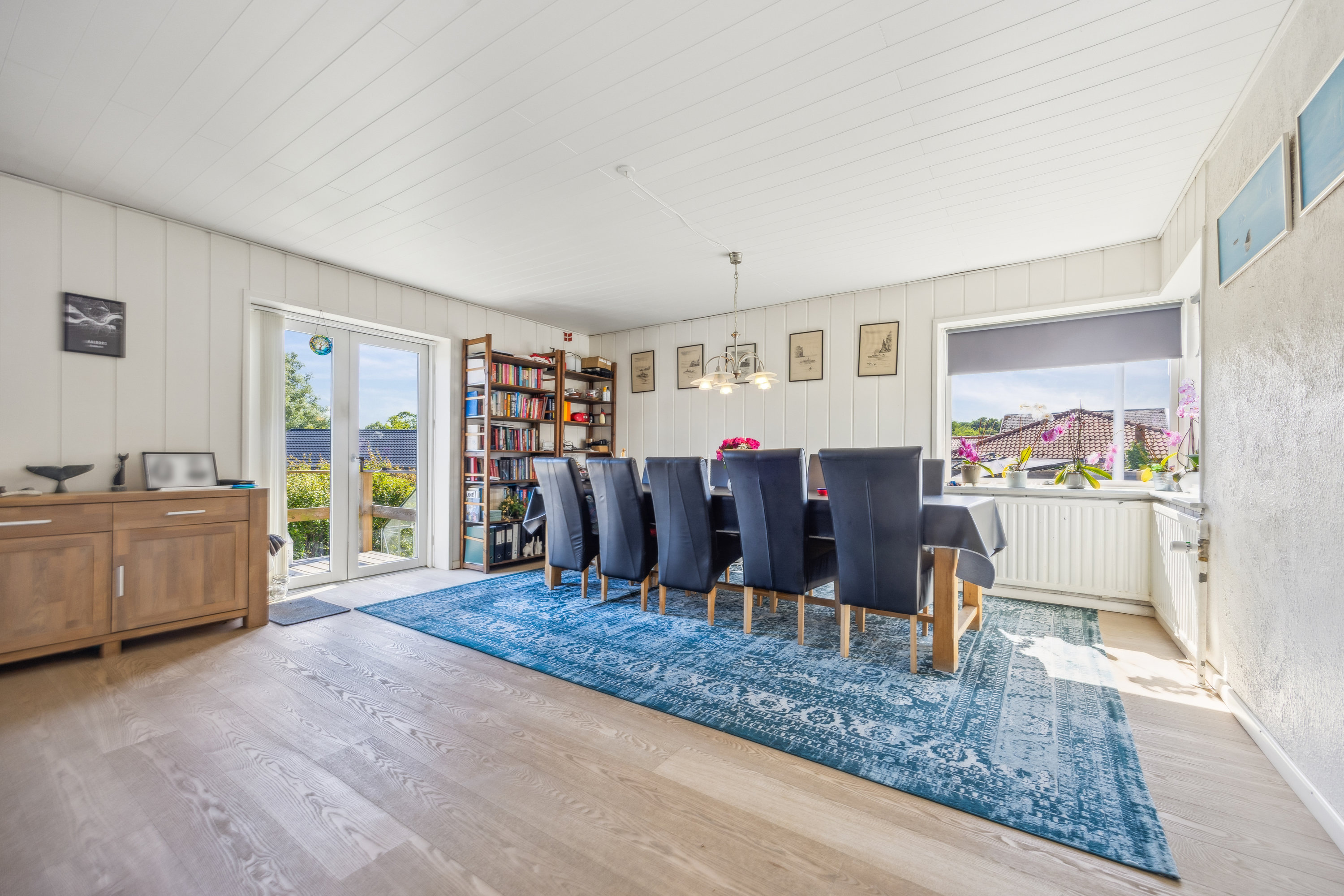 Fremhævet stue billede i fuldskærmstilstand. Billede af Ellebæk 10, 9400 Nørresundby