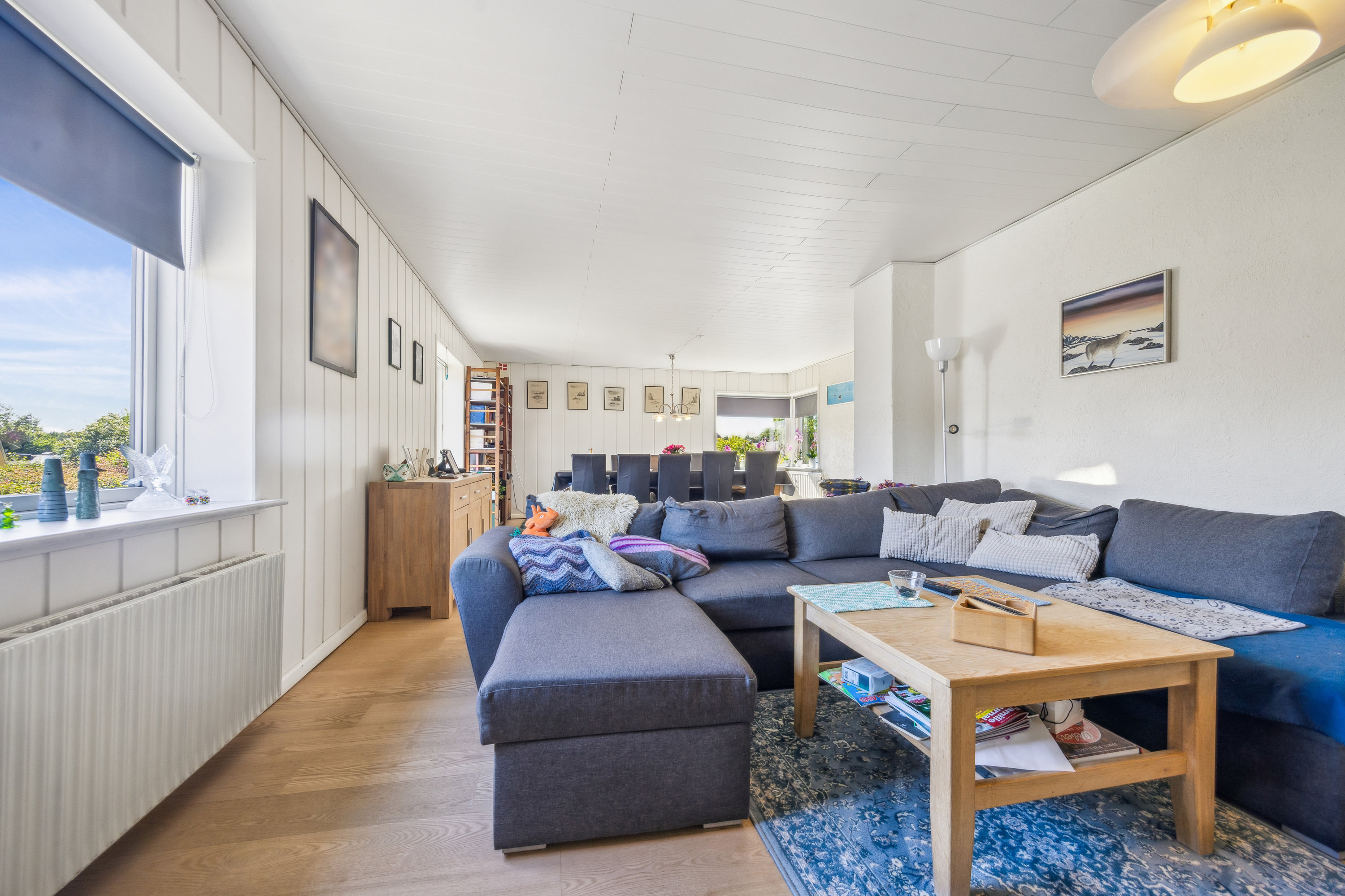 Fremhævet stue billede i fuldskærmstilstand. Billede af Ellebæk 10, 9400 Nørresundby