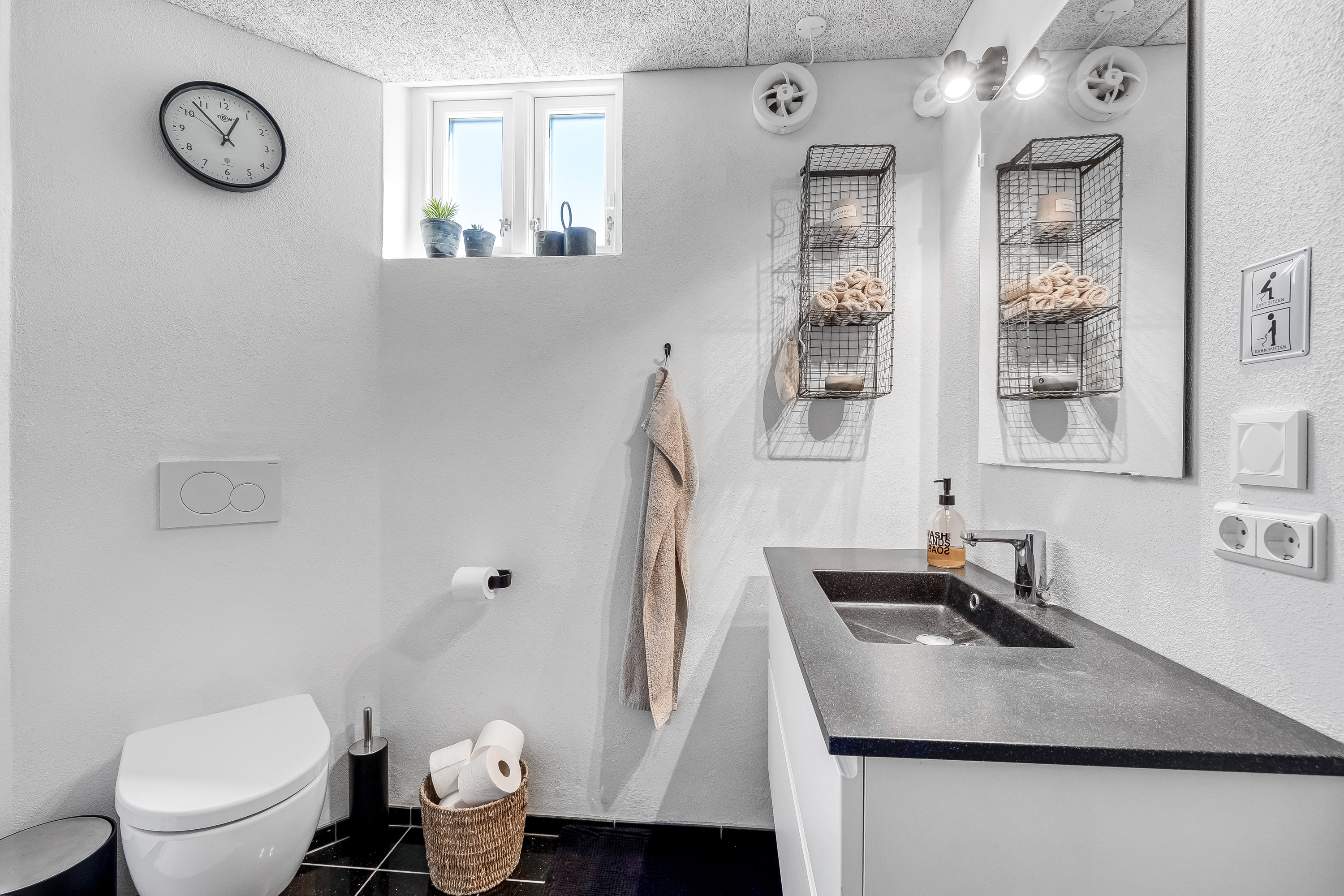 Fremhævet badeværelse billede i fuldskærmstilstand. Billede af Hoffgaardsvej 10, 6950 Ringkøbing