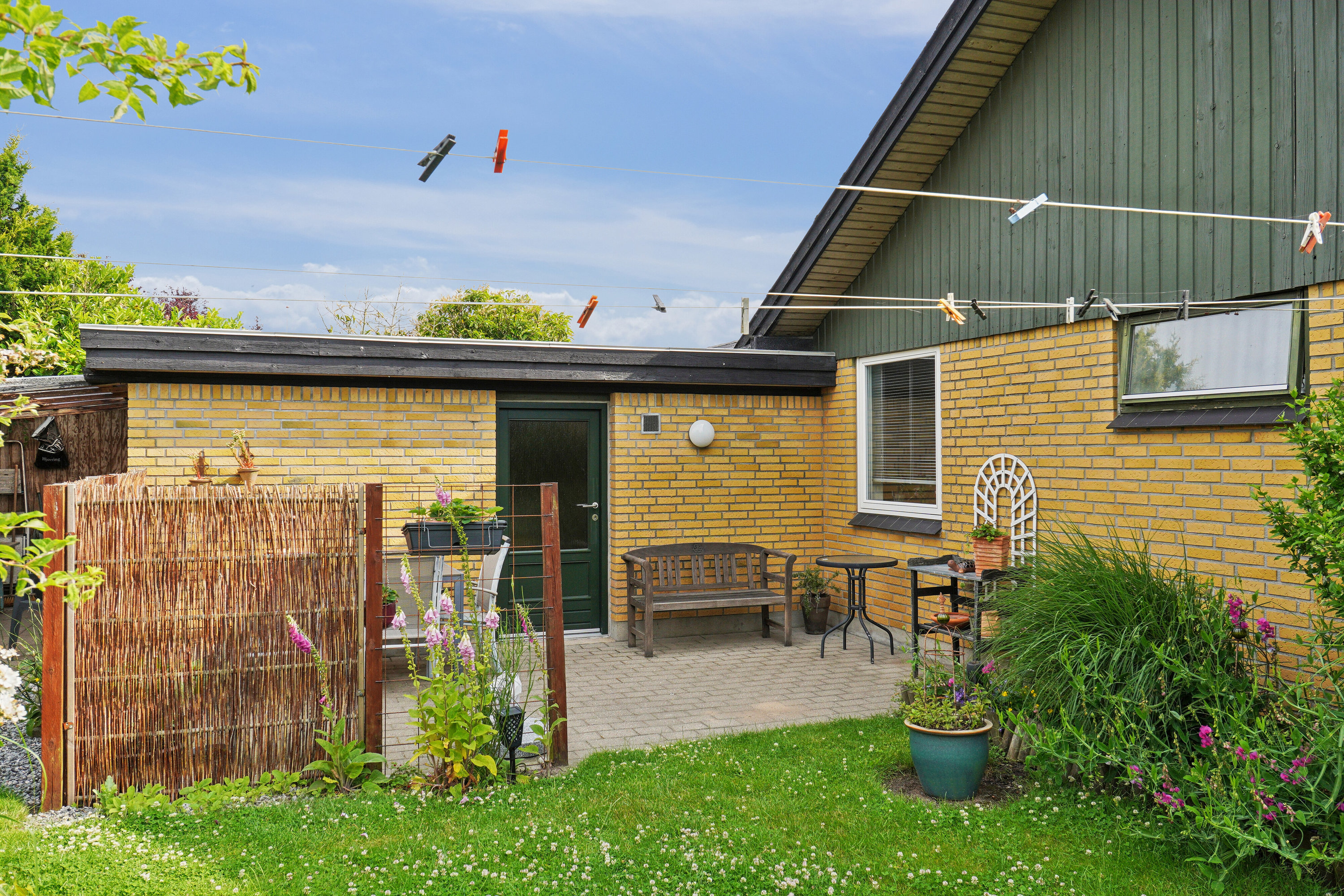 Fremhævet udendørs billede i fuldskærmstilstand. Billede af Sjællandsgade 21, 9870 Sindal