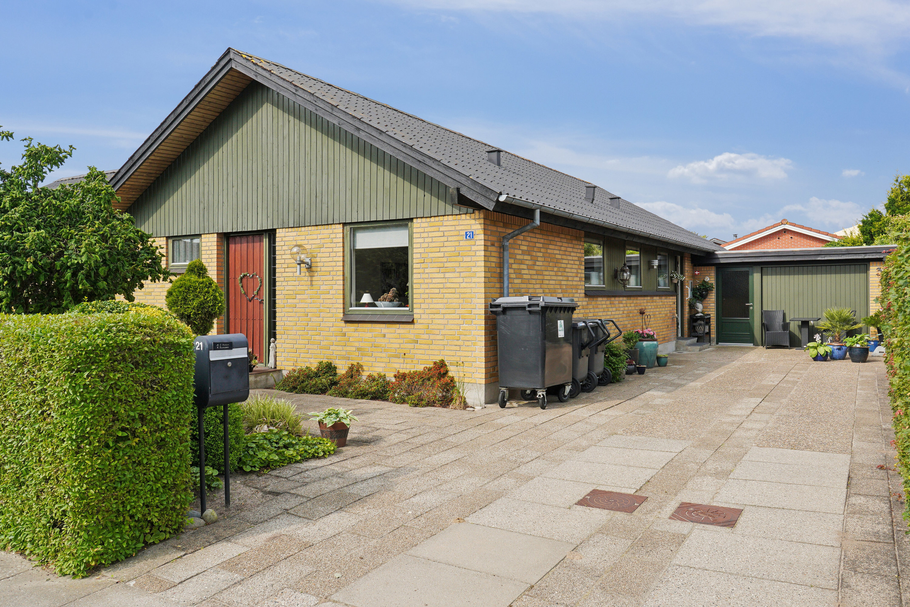 Fremhævet set fra vejen billede i fuldskærmstilstand. Billede af Sjællandsgade 21, 9870 Sindal