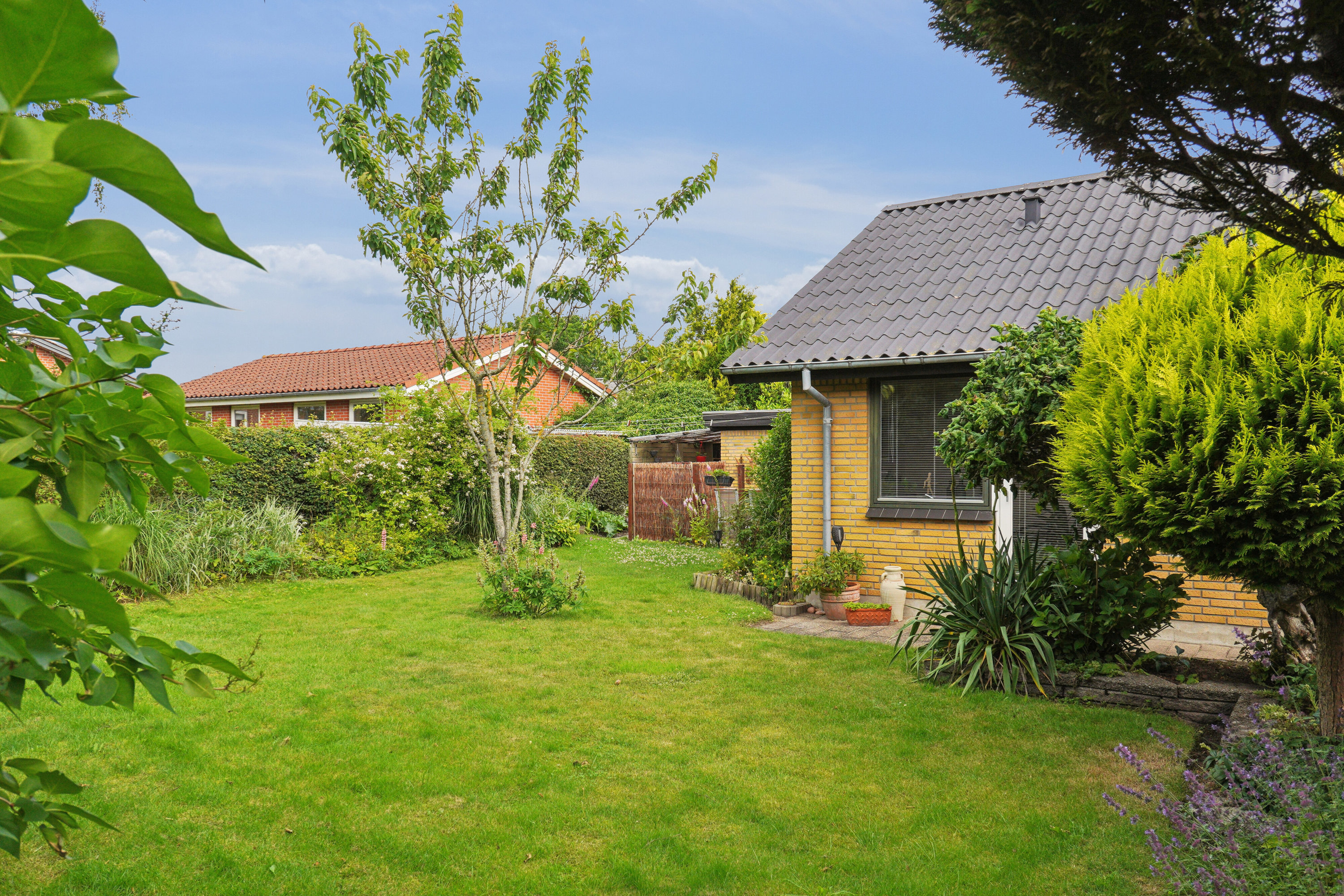 Fremhævet udendørs billede i fuldskærmstilstand. Billede af Sjællandsgade 21, 9870 Sindal