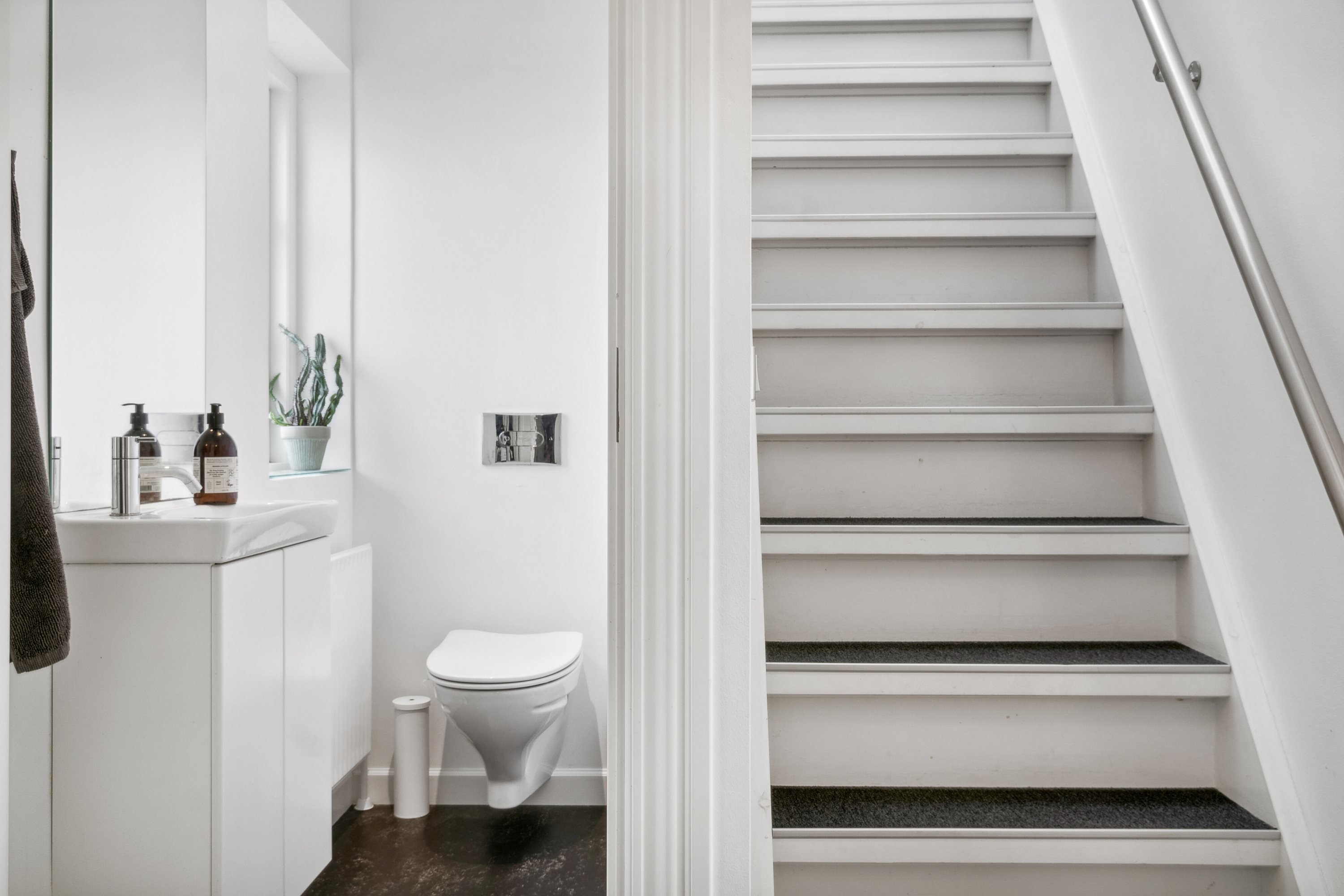 Fremhævet entré - stueplan billede i fuldskærmstilstand. Billede af Bøghsvej 2A, Stilling, 8660 Skanderborg