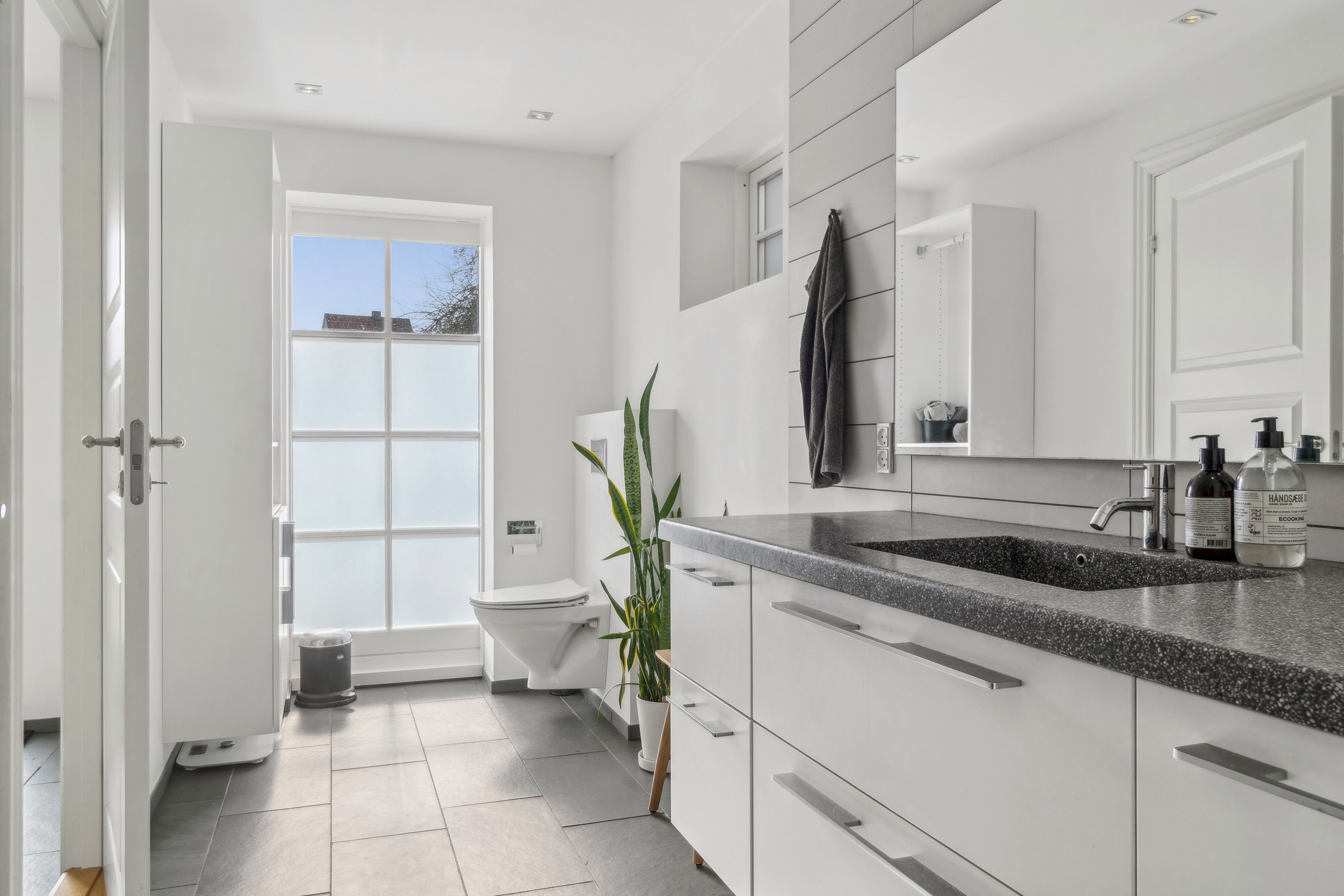 Fremhævet badeværelse billede i fuldskærmstilstand. Billede af Bøghsvej 2A, Stilling, 8660 Skanderborg