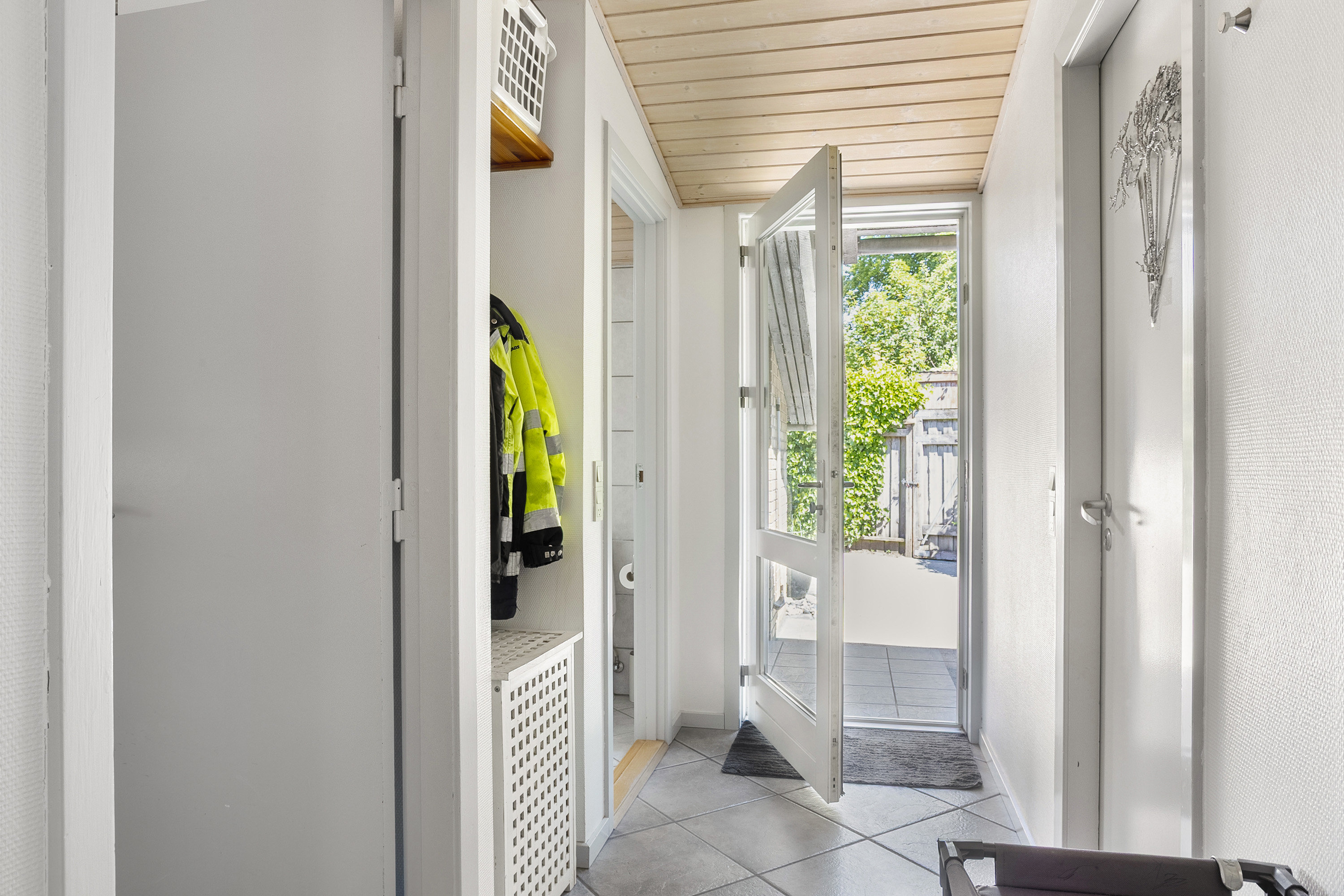 Miniaturebillede 2: entré. Billede af Vandværksvej 1, 6622 Bække