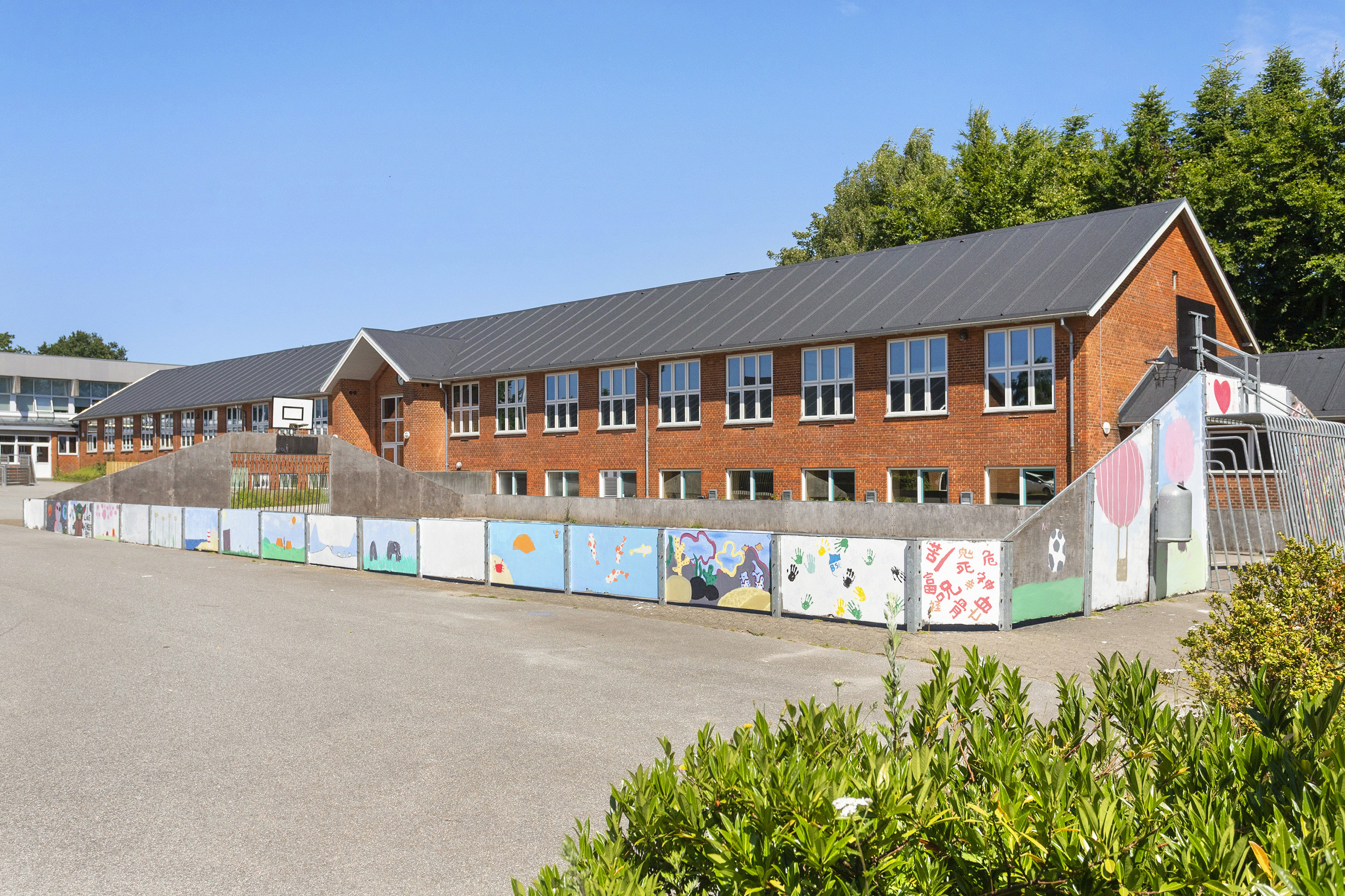 Fremhævet skole billede i fuldskærmstilstand. Billede af Vandværksvej 1, 6622 Bække