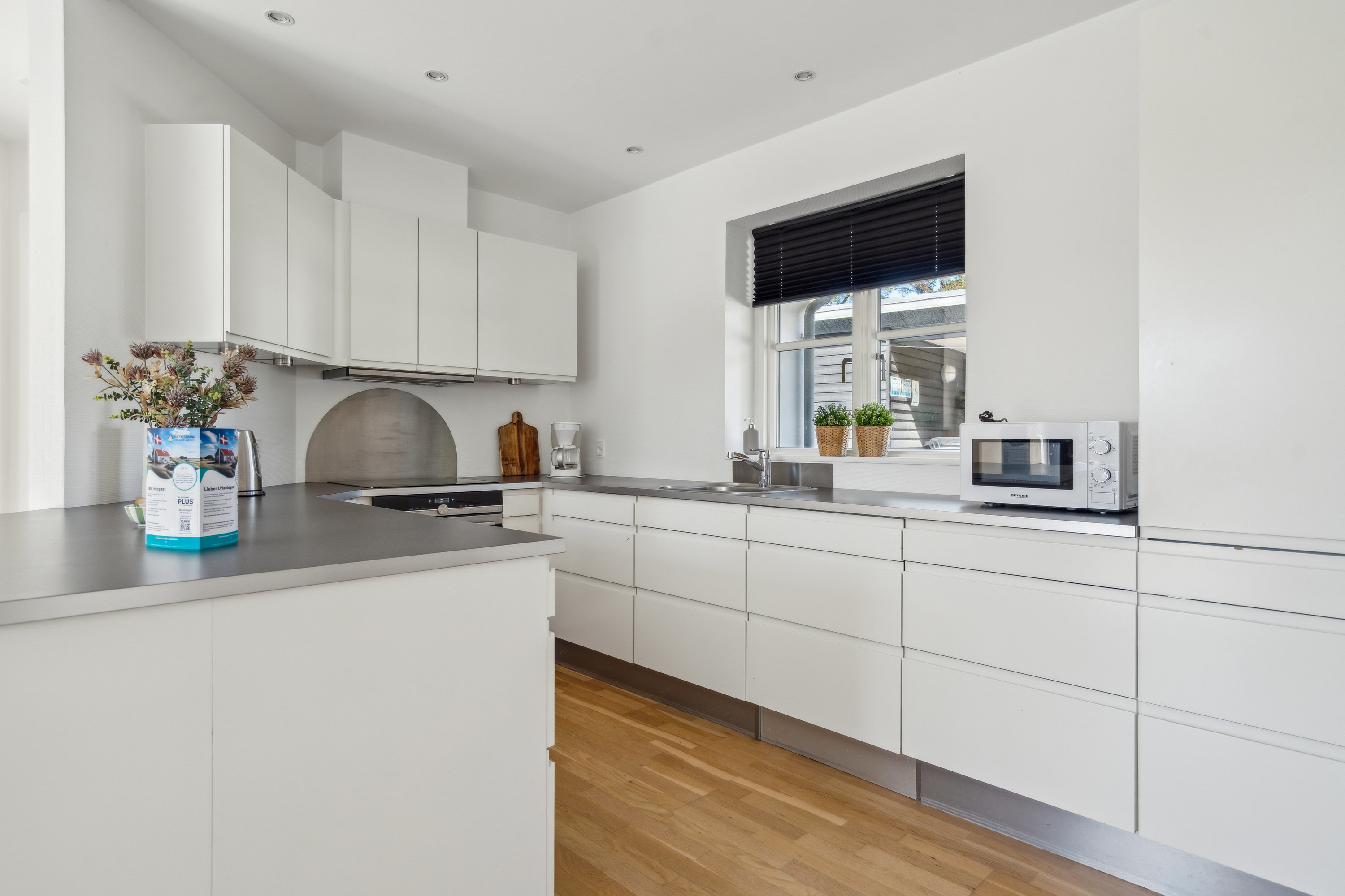 Fremhævet køkken billede i fuldskærmstilstand. Billede af Tannisbugtvej 96A, Tversted, 9881 Bindslev