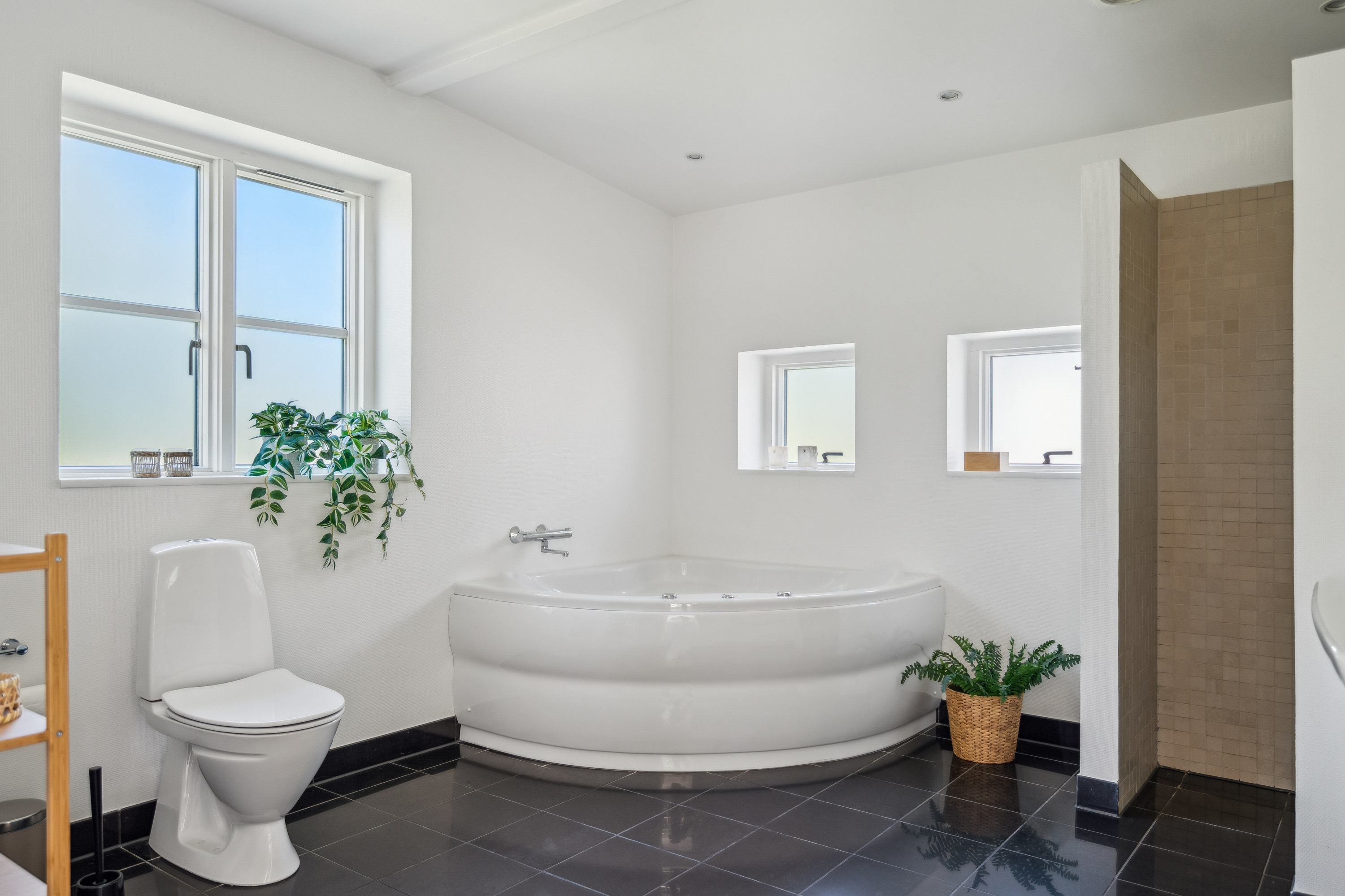 Fremhævet badeværelse billede i fuldskærmstilstand. Billede af Tannisbugtvej 96A, Tversted, 9881 Bindslev