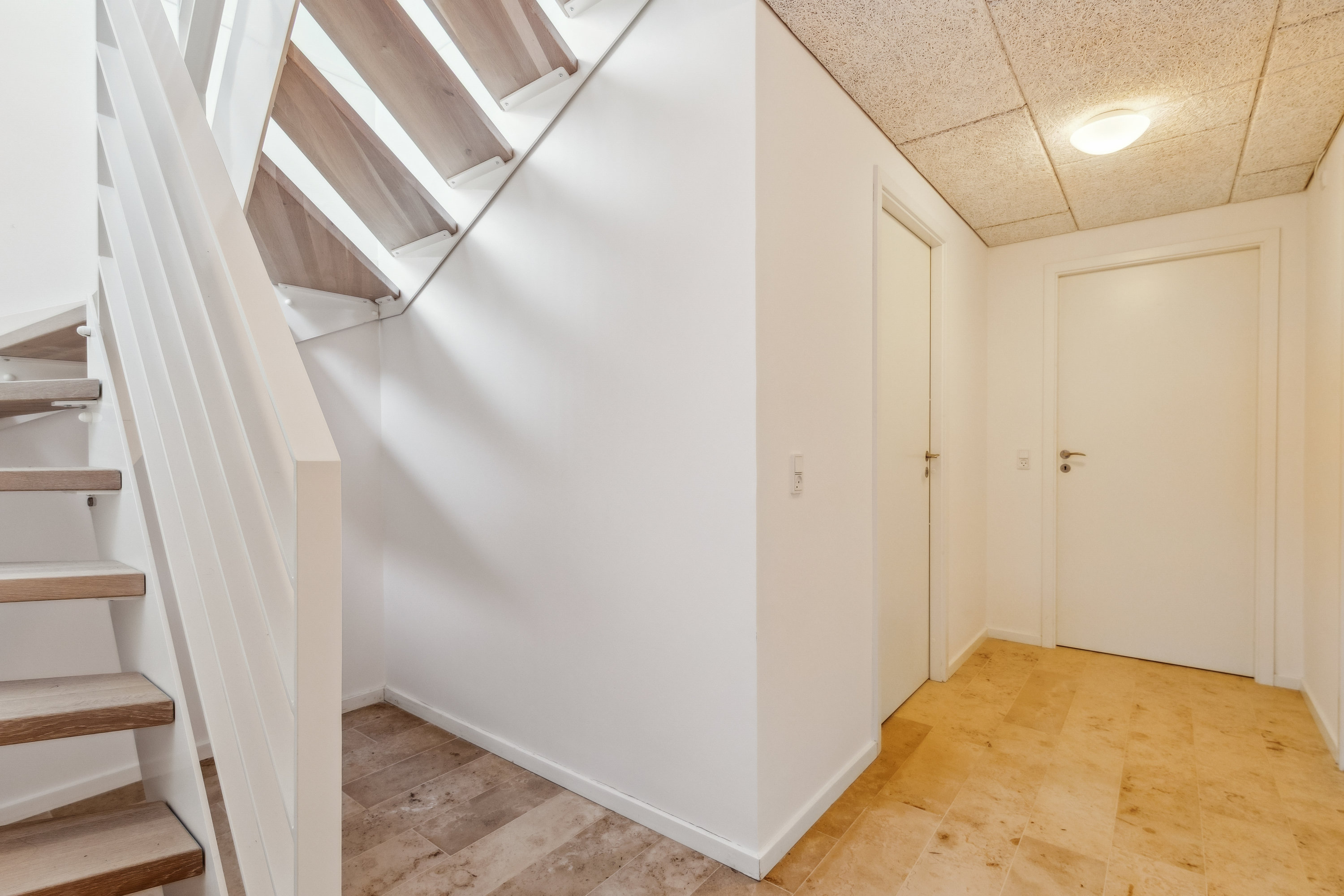 Fremhævet trappe billede i fuldskærmstilstand. Billede af Lübker Allé 51, 8581 Nimtofte