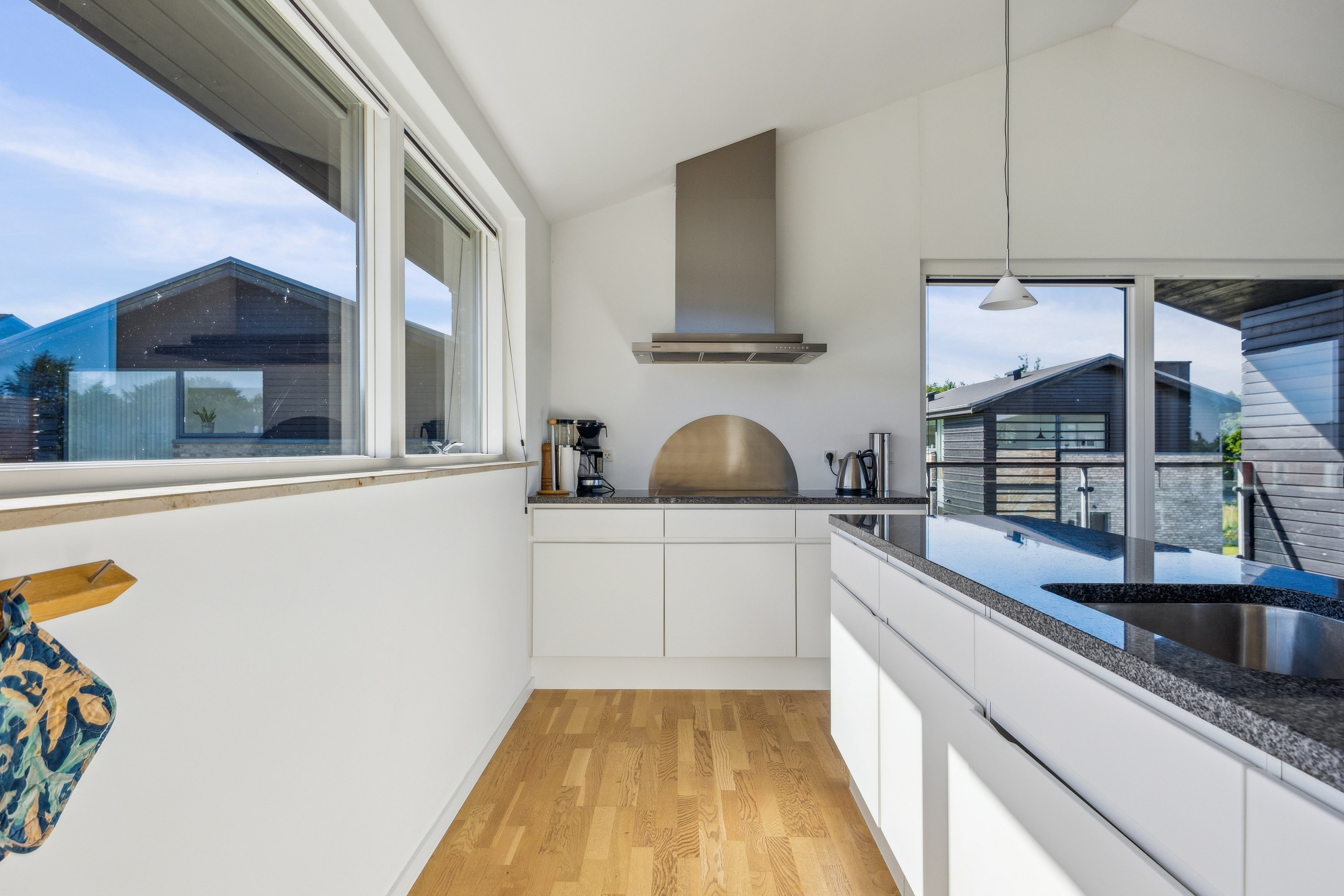 Fremhævet køkken billede i fuldskærmstilstand. Billede af Lübker Allé 51, 8581 Nimtofte