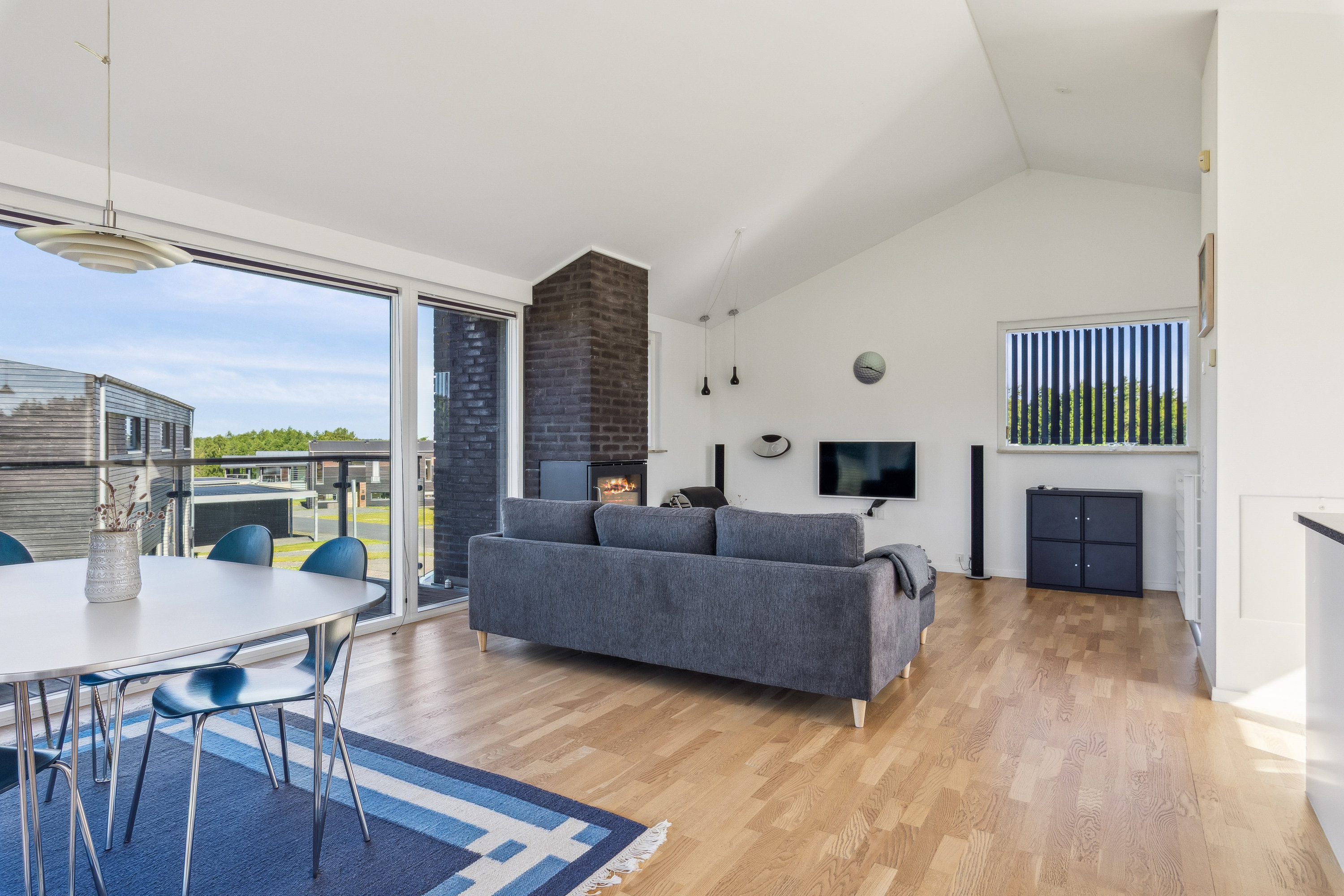 Fremhævet stue billede i fuldskærmstilstand. Billede af Lübker Allé 51, 8581 Nimtofte