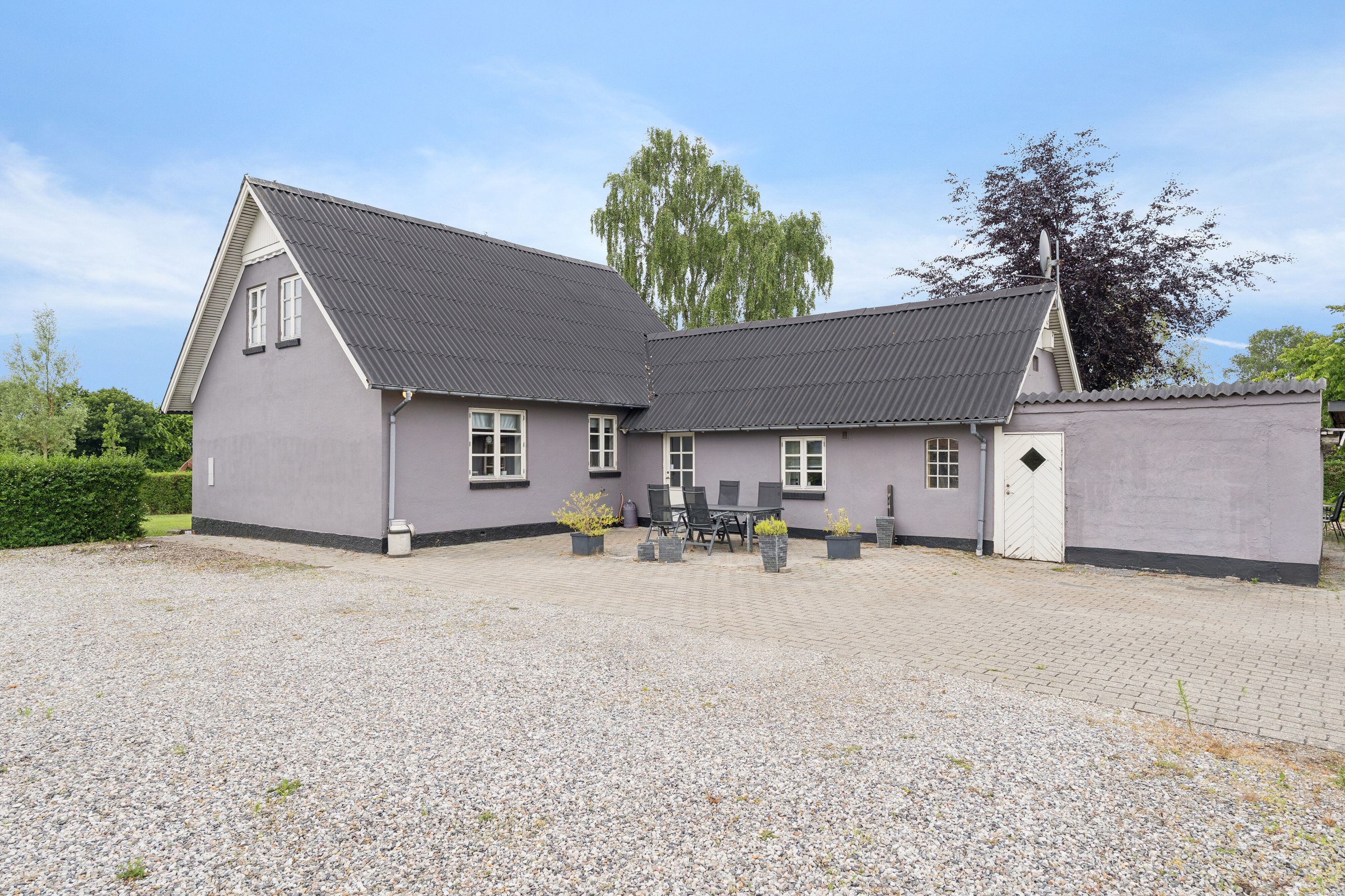 Fremhævet udendørs billede i fuldskærmstilstand. Billede af Birkevej 43, 7442 Engesvang