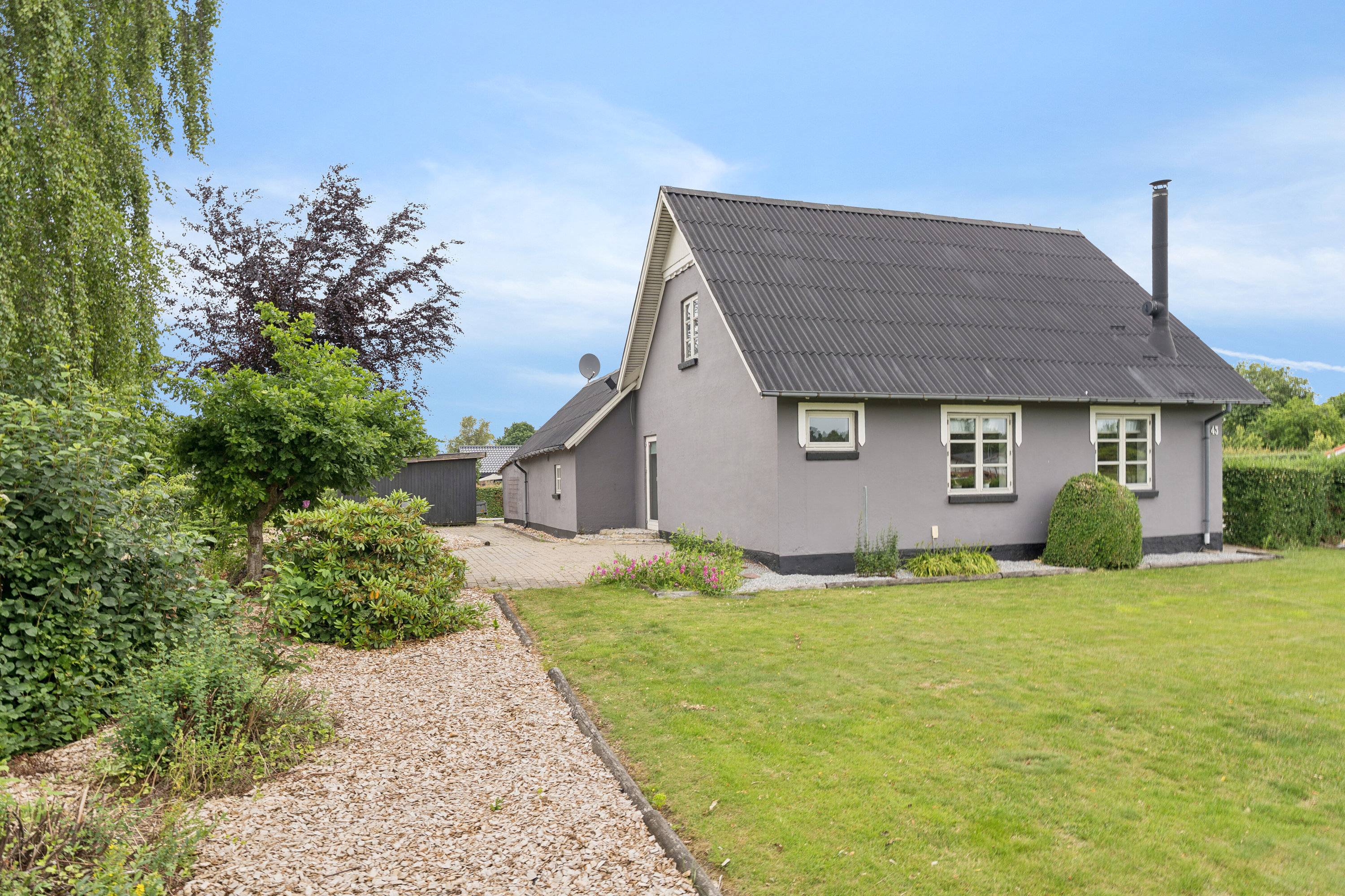 Fremhævet udendørs billede i fuldskærmstilstand. Billede af Birkevej 43, 7442 Engesvang