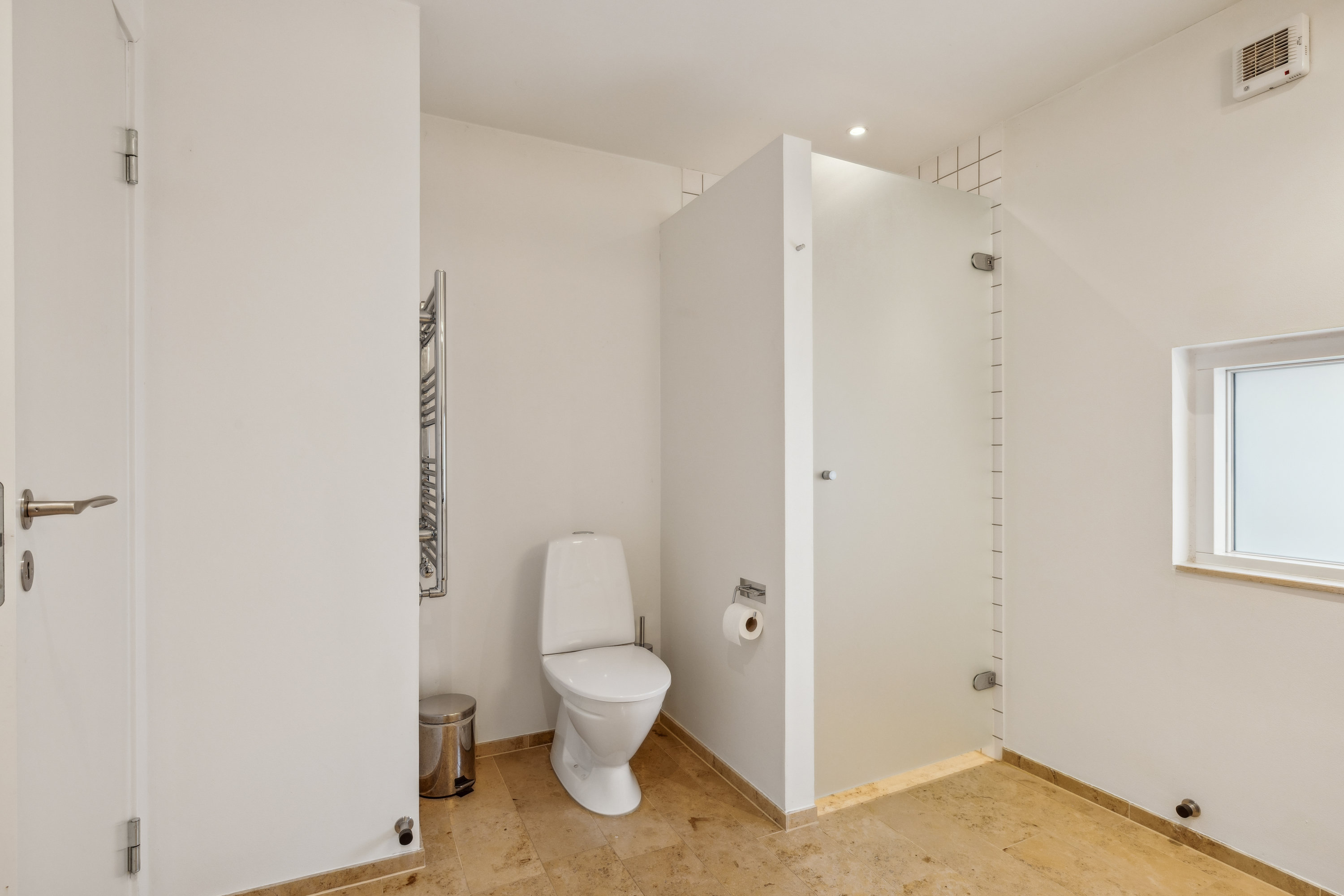 Fremhævet badeværelse billede i fuldskærmstilstand. Billede af Lübker Allé 51, 8581 Nimtofte