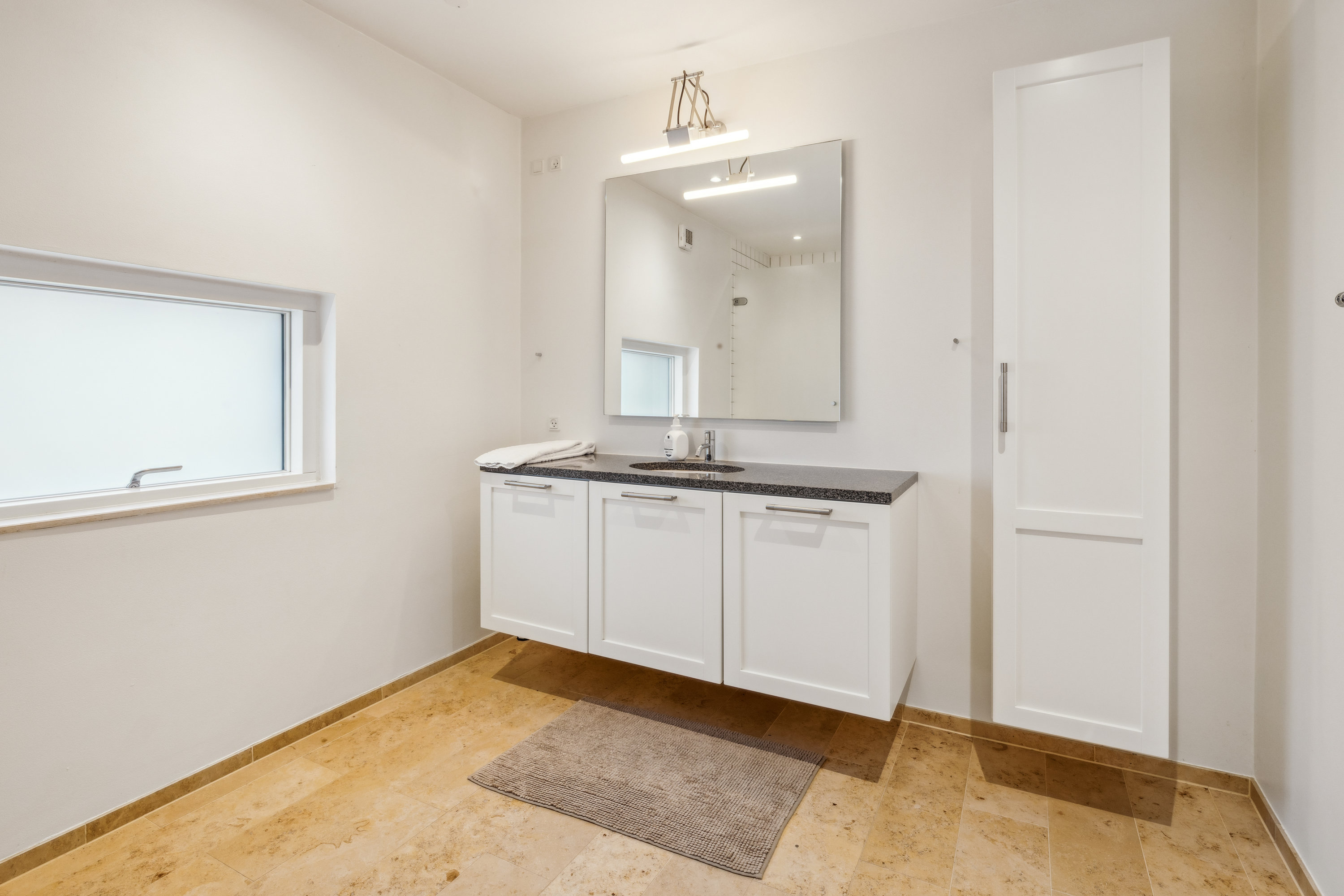 Fremhævet badeværelse billede i fuldskærmstilstand. Billede af Lübker Allé 51, 8581 Nimtofte