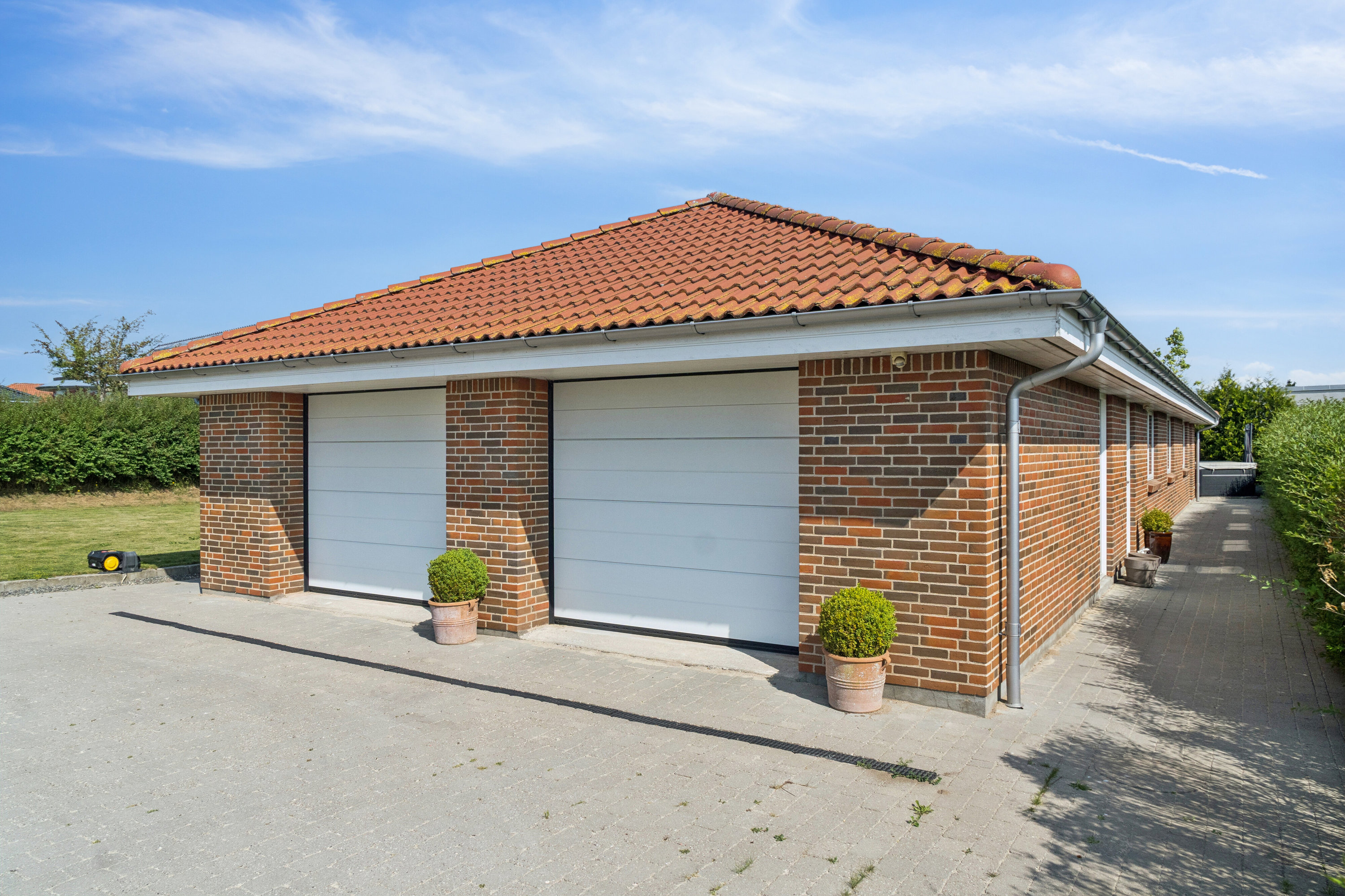 Fremhævet set fra vejen billede i fuldskærmstilstand. Billede af Nordager 8, 4070 Kirke Hyllinge