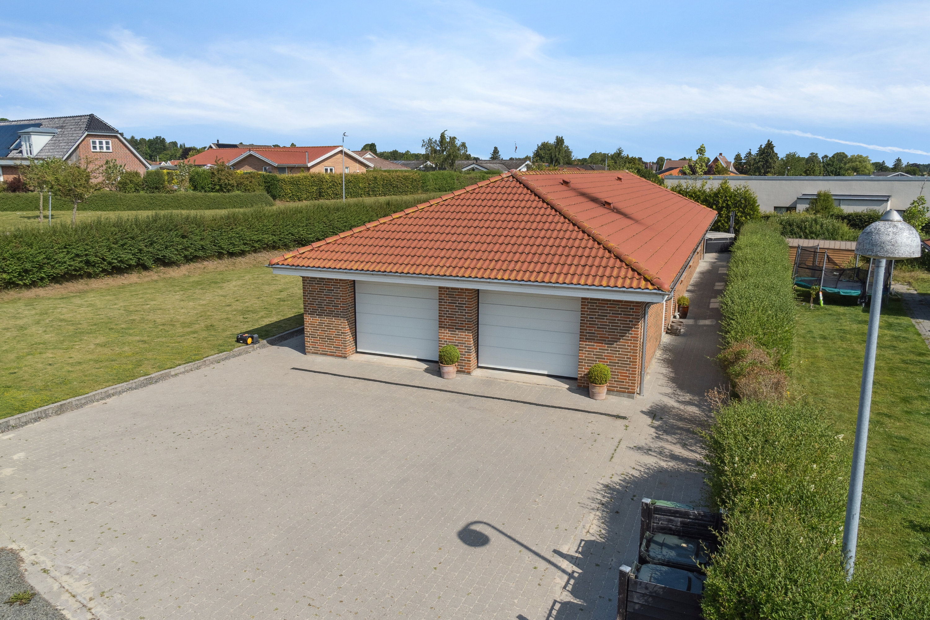 Fremhævet set fra vejen billede i fuldskærmstilstand. Billede af Nordager 8, 4070 Kirke Hyllinge