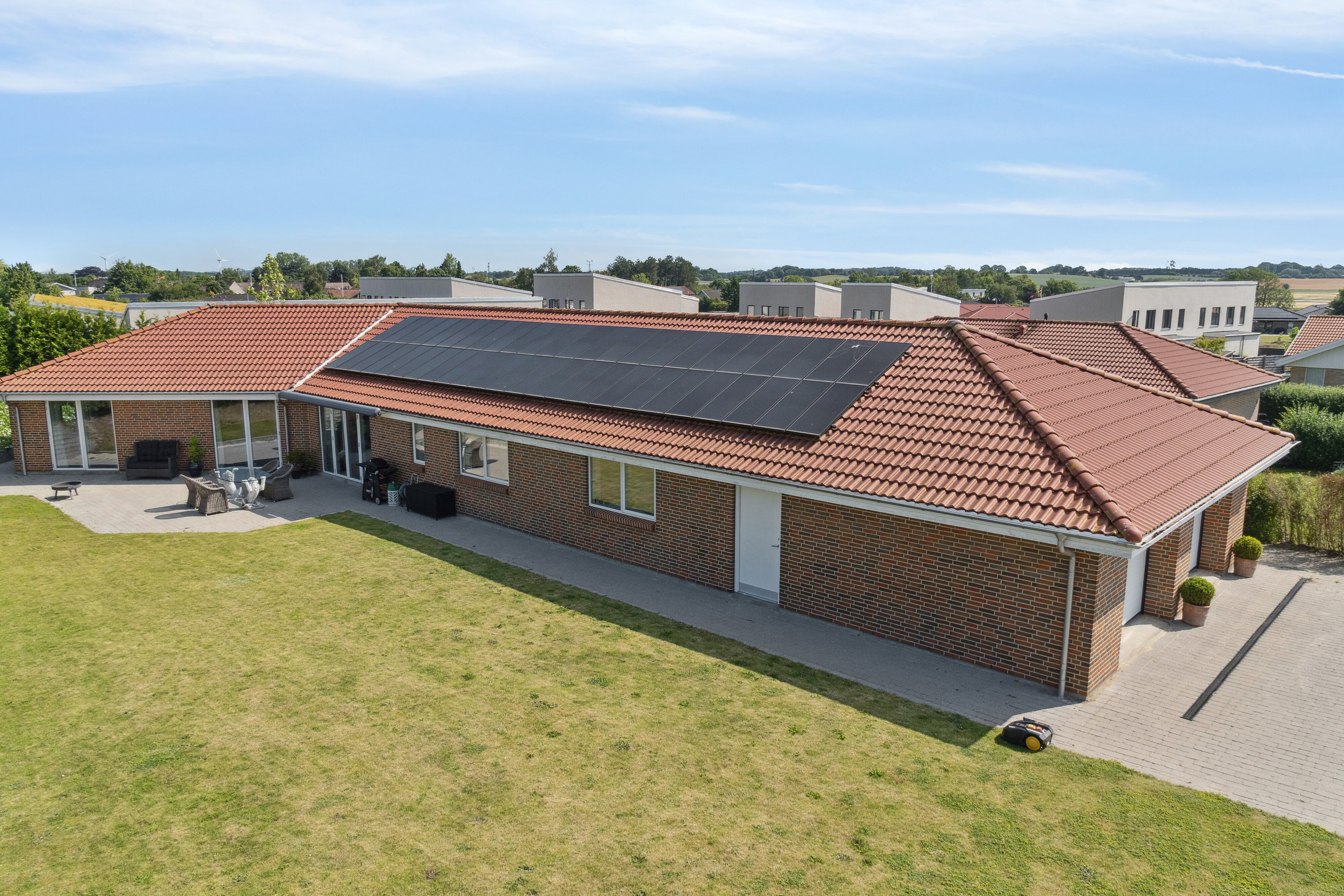 Fremhævet set fra haven billede i fuldskærmstilstand. Billede af Nordager 8, 4070 Kirke Hyllinge