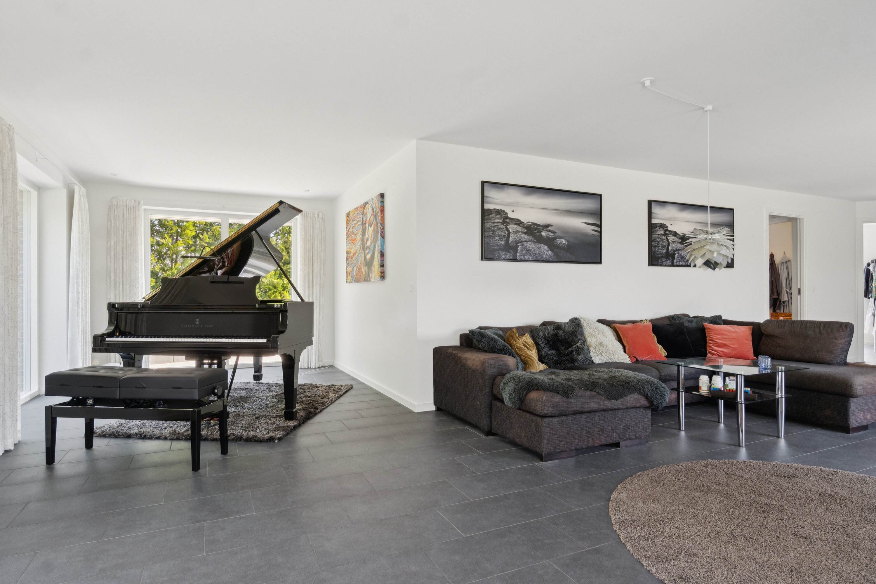 Fremhævet stue billede i fuldskærmstilstand. Billede af Nordager 8, 4070 Kirke Hyllinge