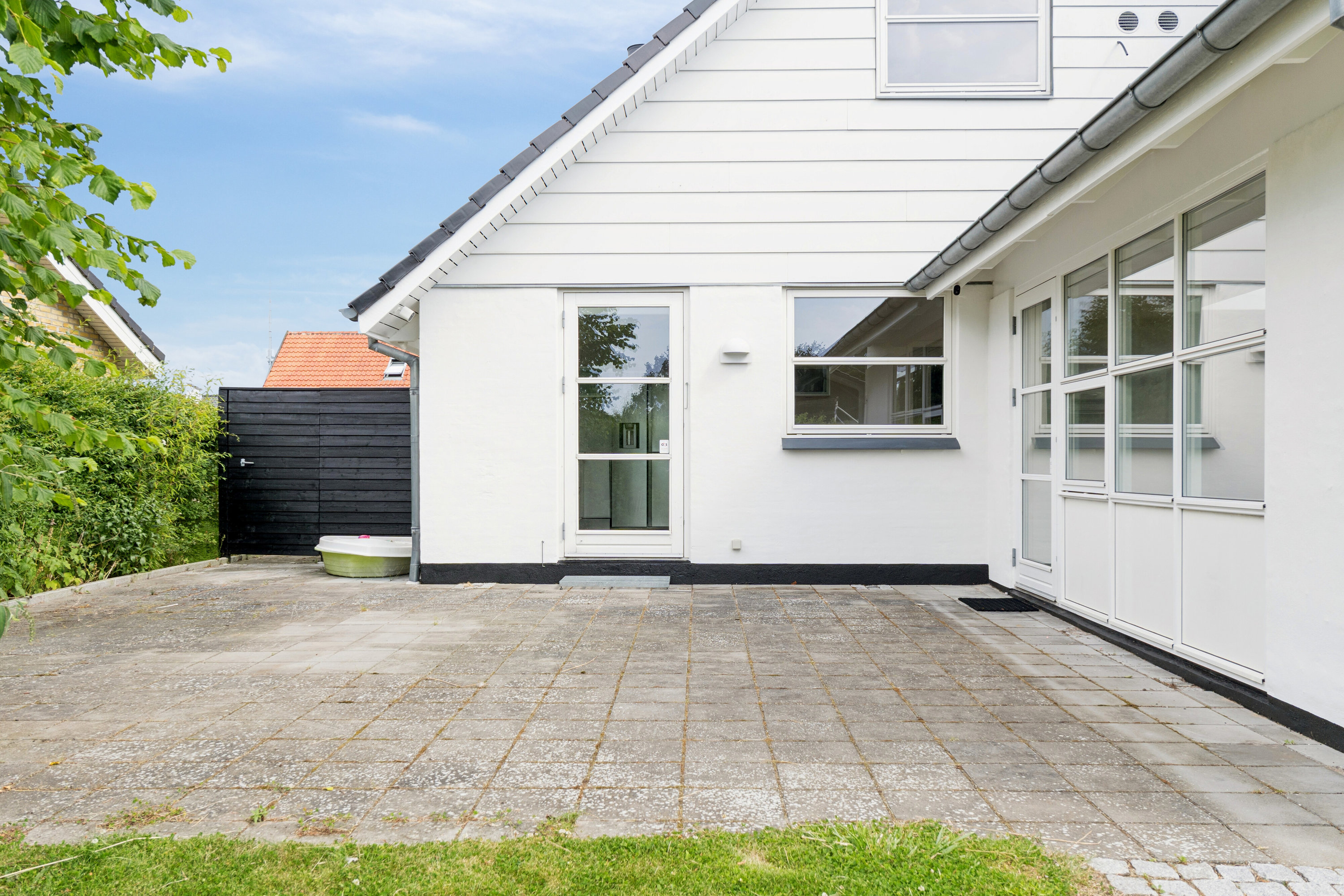 Fremhævet udendørs billede i fuldskærmstilstand. Billede af Emmavænget 16, Næsby, 5270 Odense N