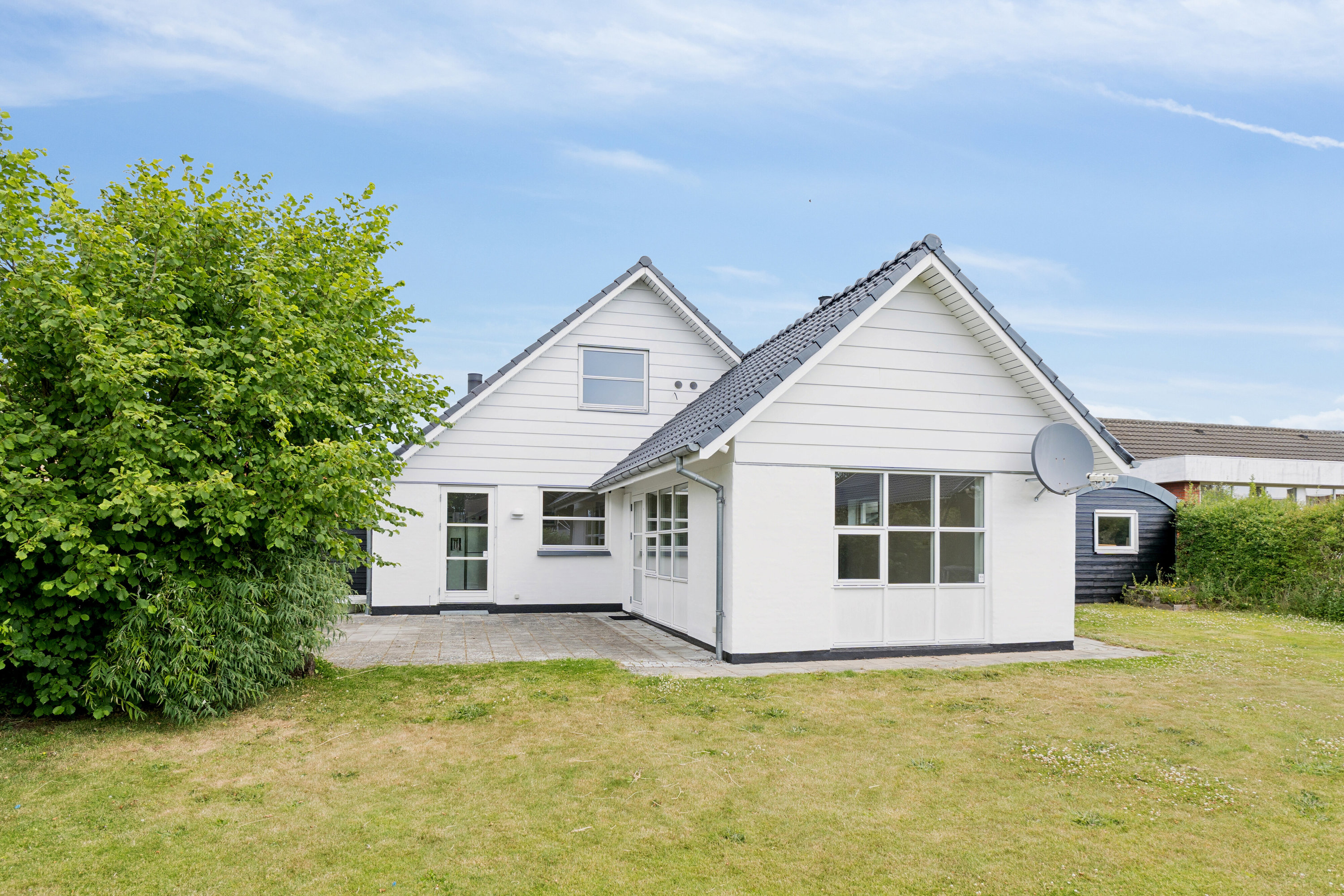 Fremhævet set fra haven billede i fuldskærmstilstand. Billede af Emmavænget 16, Næsby, 5270 Odense N